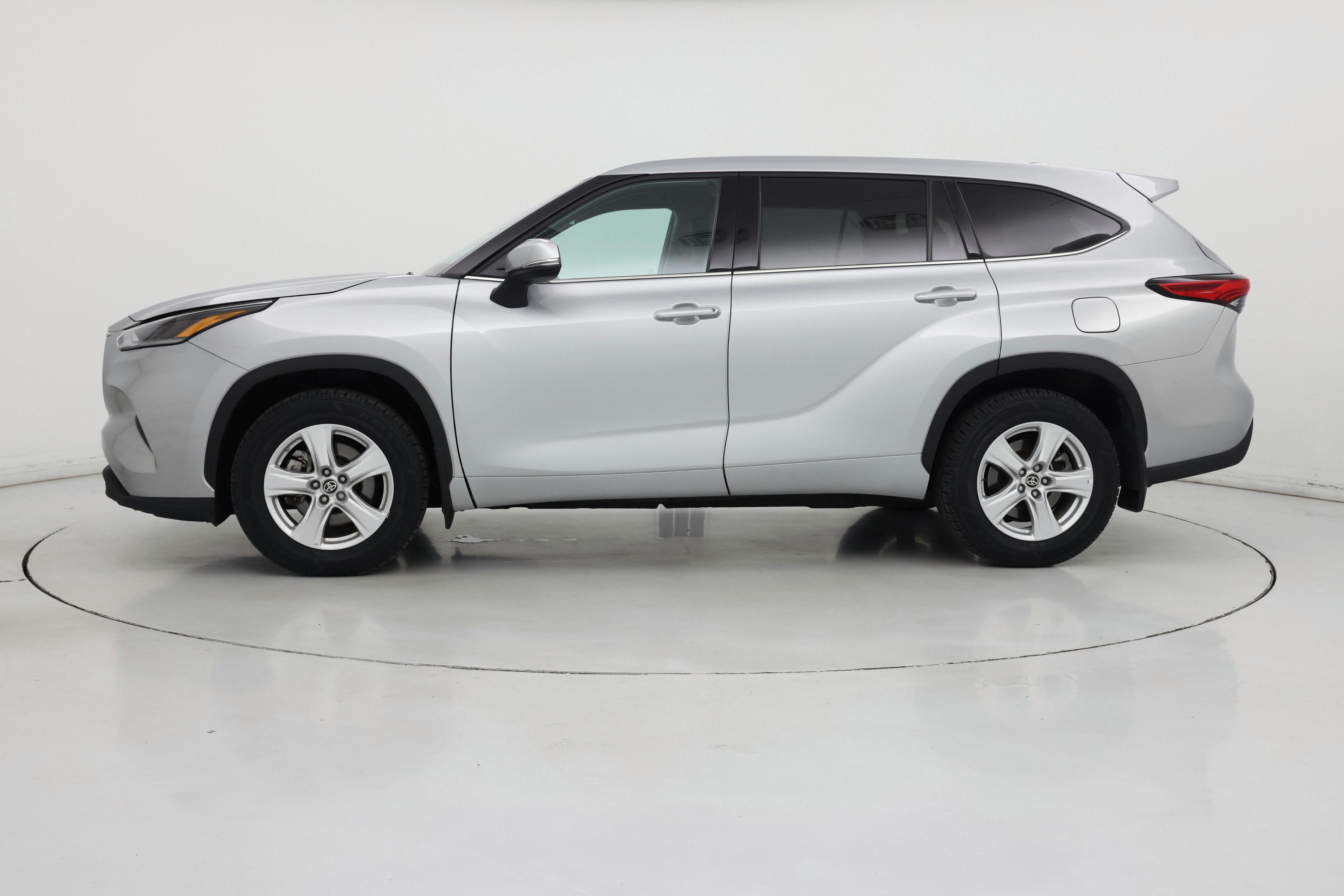 Thumbnail: 2021 Toyota Highlander - 3