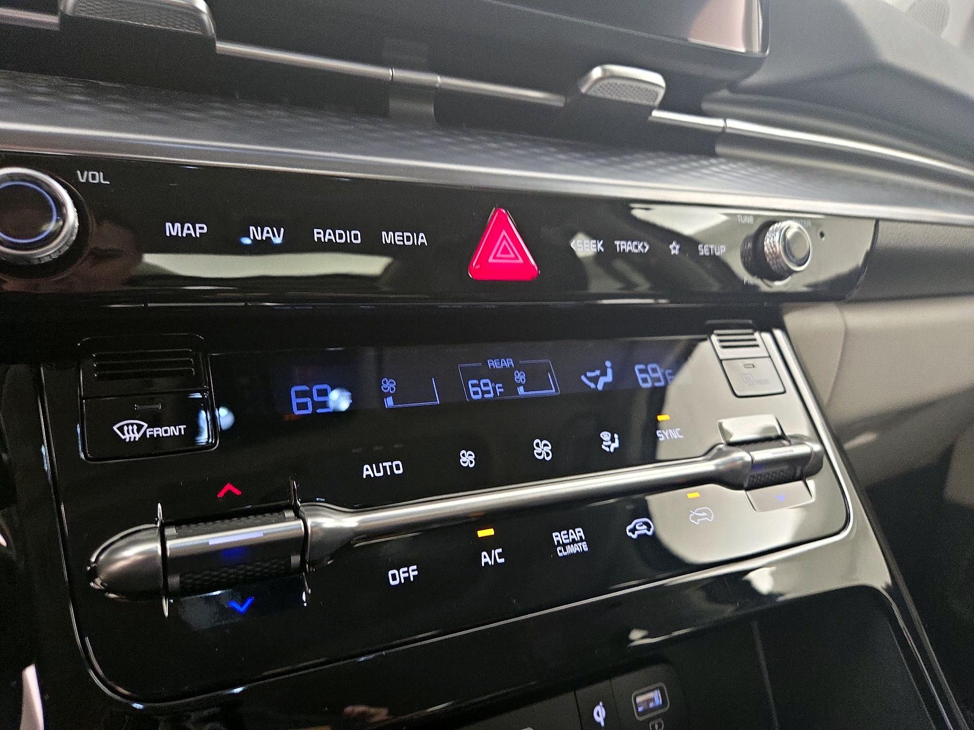 Thumbnail: 2024 Kia Carnival - 17