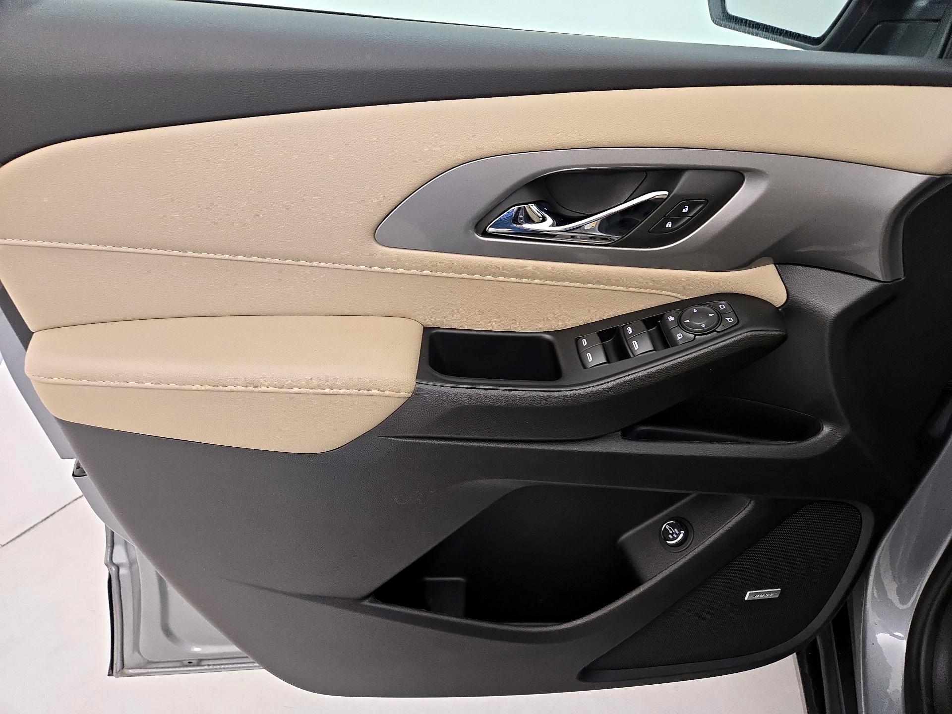 Thumbnail: 2023 Chevrolet Traverse - 12