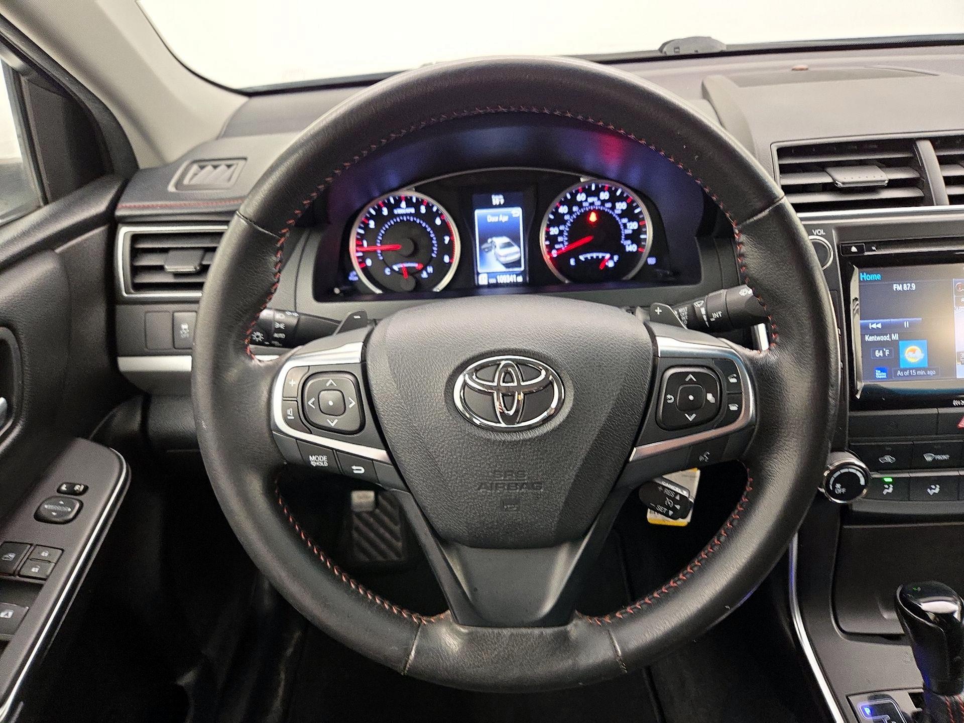 Thumbnail: 2016 Toyota Camry - 10