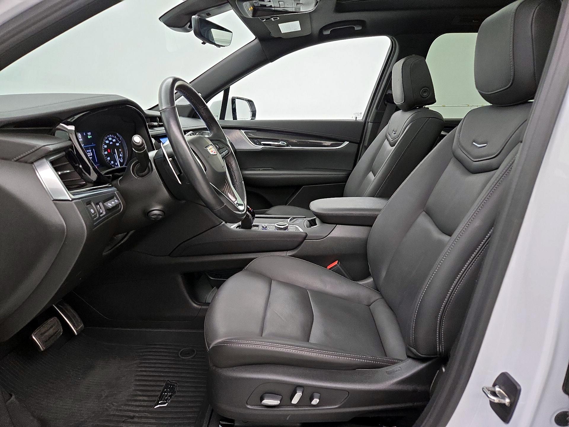 Thumbnail: 2023 Cadillac XT6 - 11
