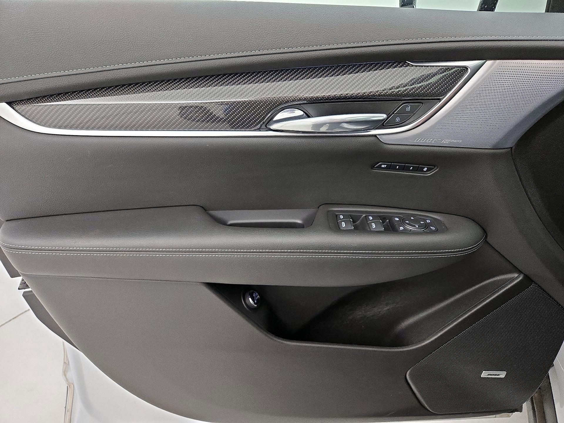 Thumbnail: 2023 Cadillac XT6 - 12