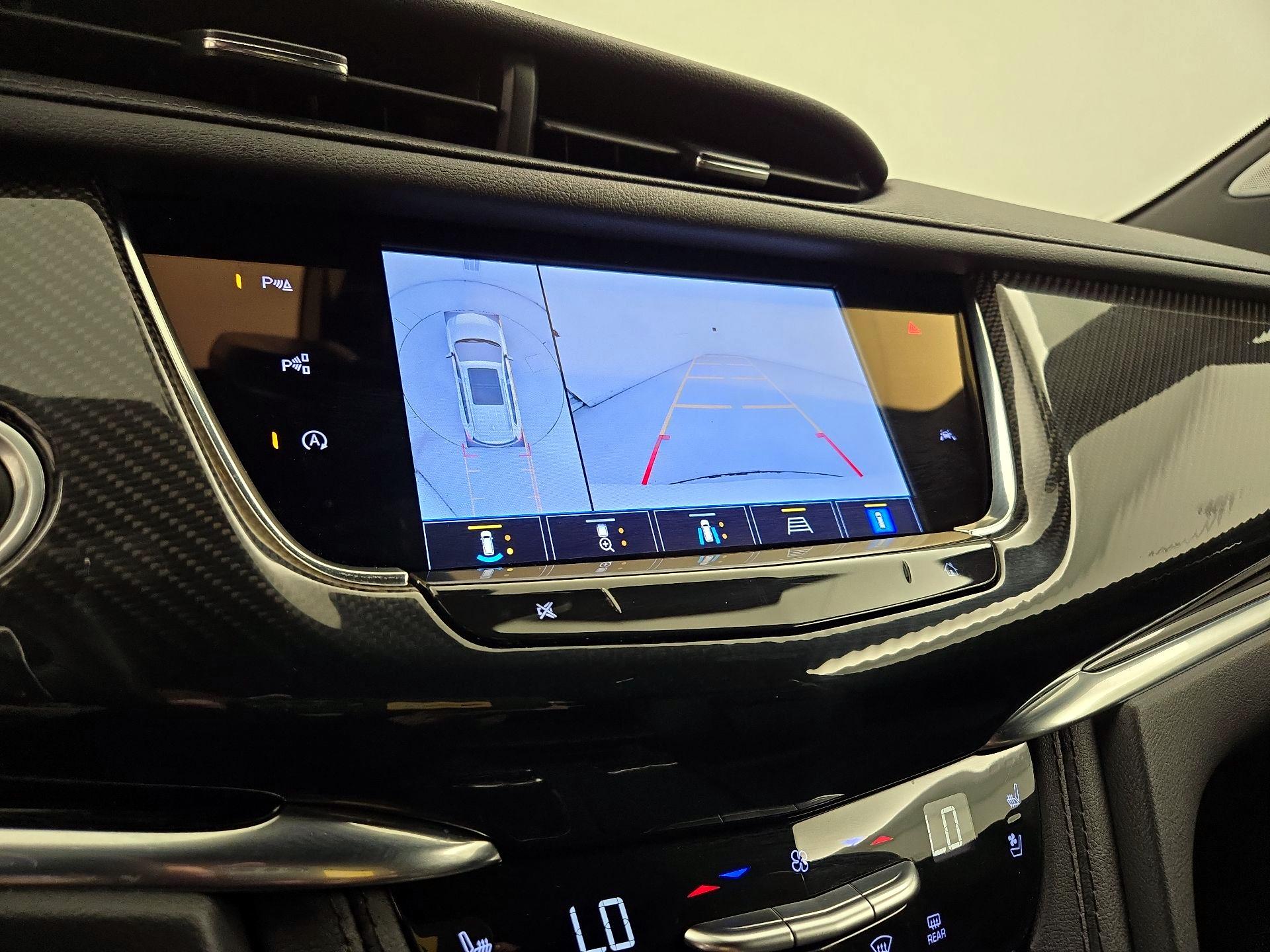 Thumbnail: 2023 Cadillac XT6 - 15