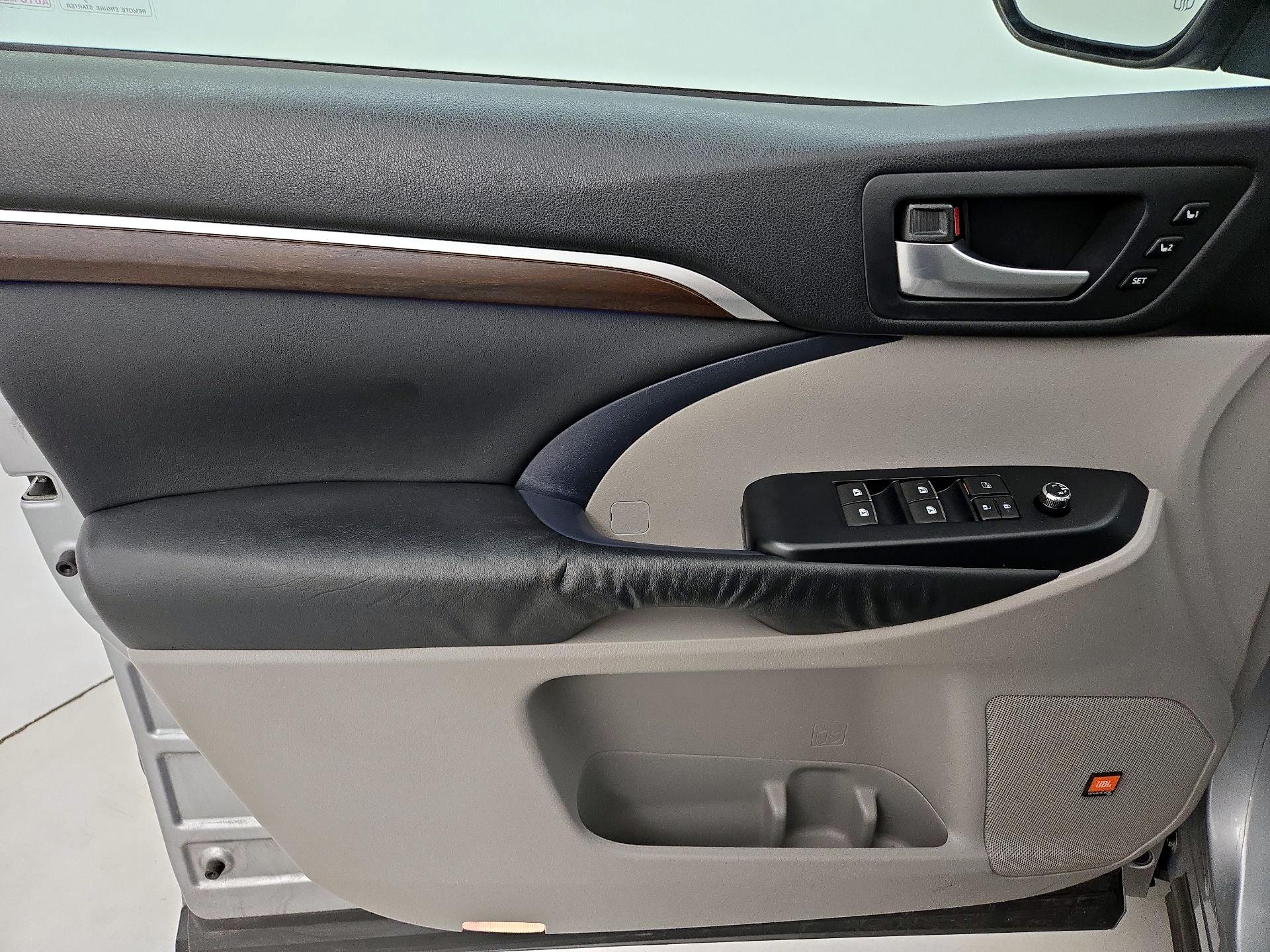Thumbnail: 2014 Toyota Highlander - 12