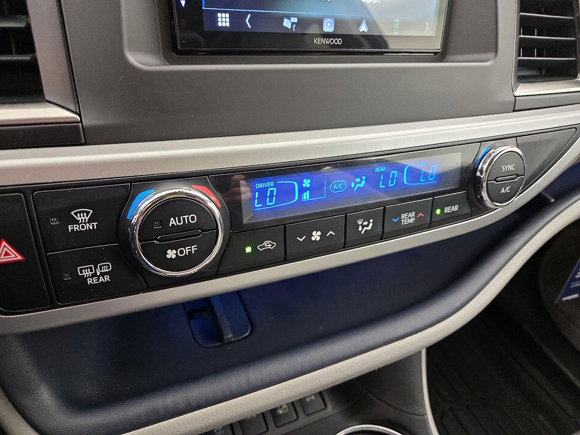 Thumbnail: 2014 Toyota Highlander - 16