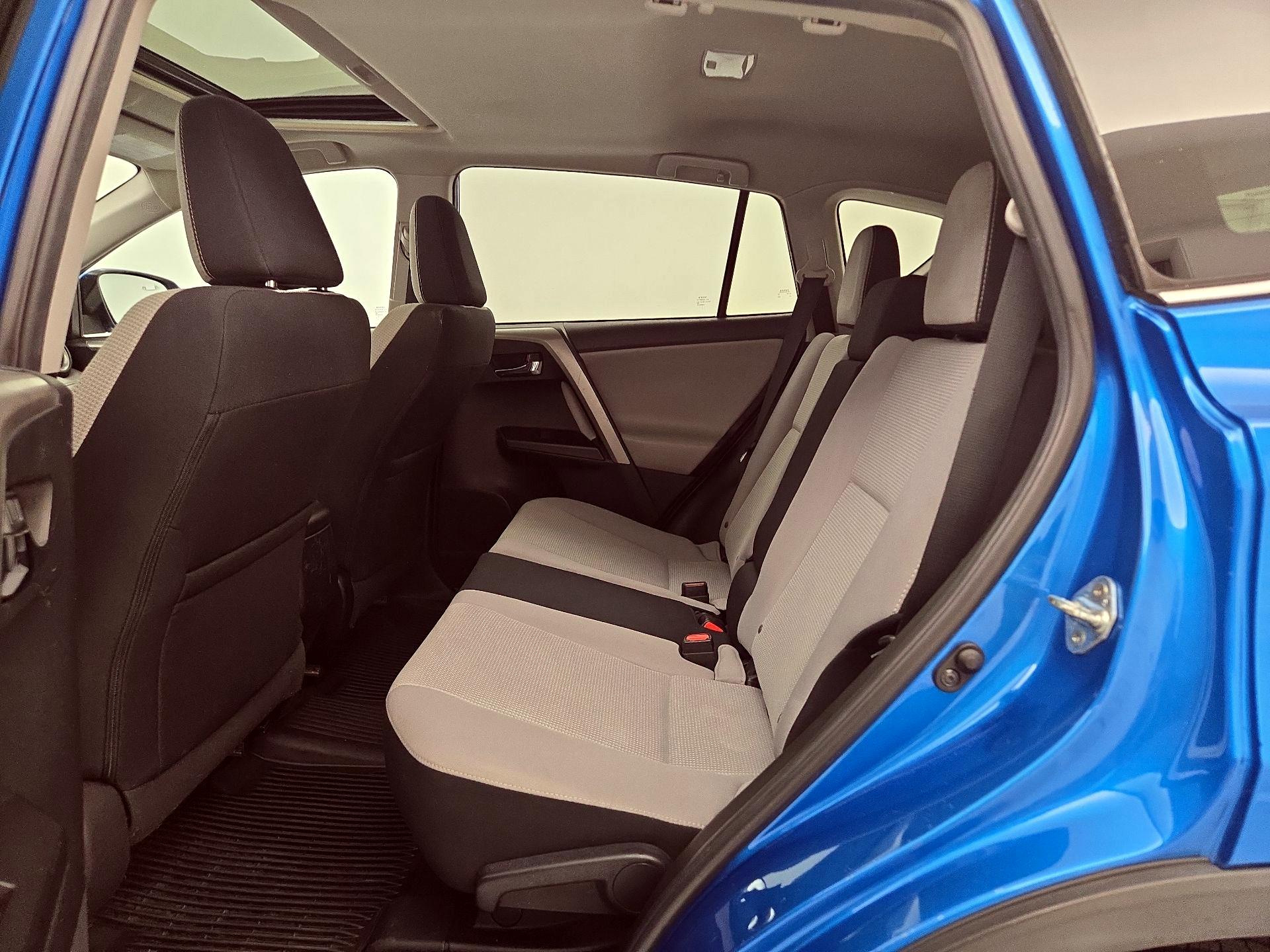 Thumbnail: 2018 Toyota RAV4 - 20