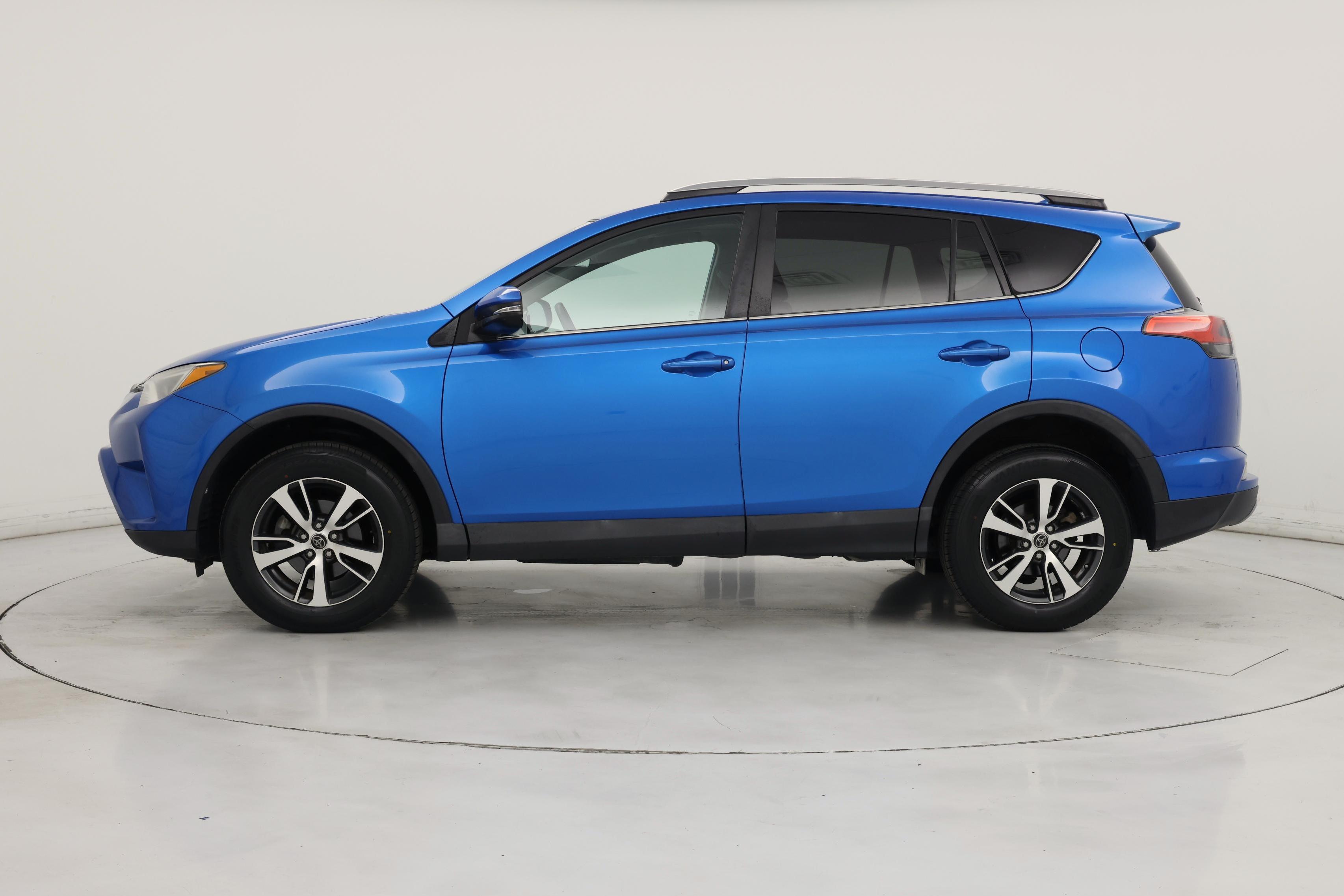 Thumbnail: 2018 Toyota RAV4 - 3
