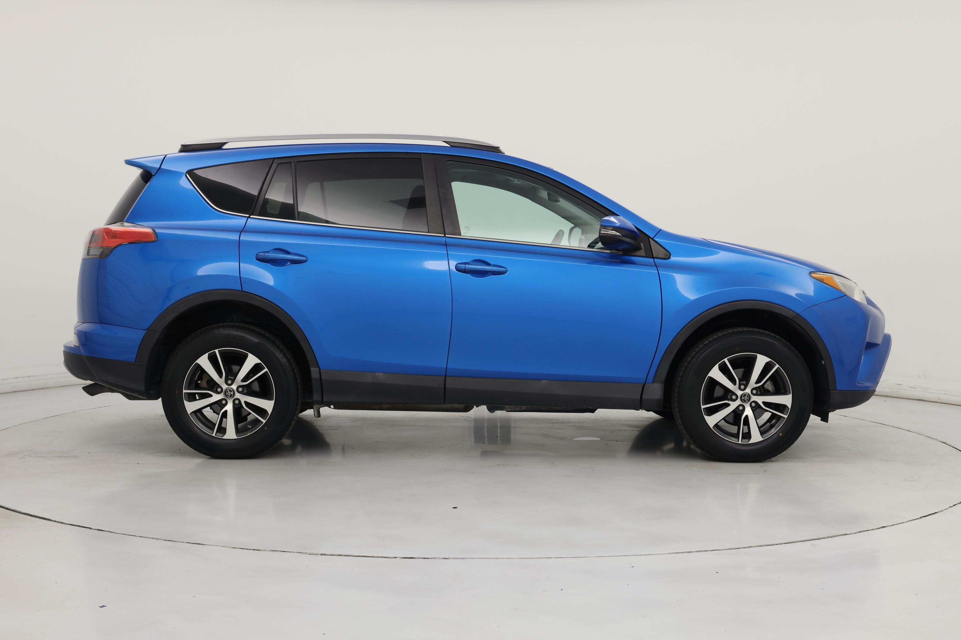 Thumbnail: 2018 Toyota RAV4 - 7