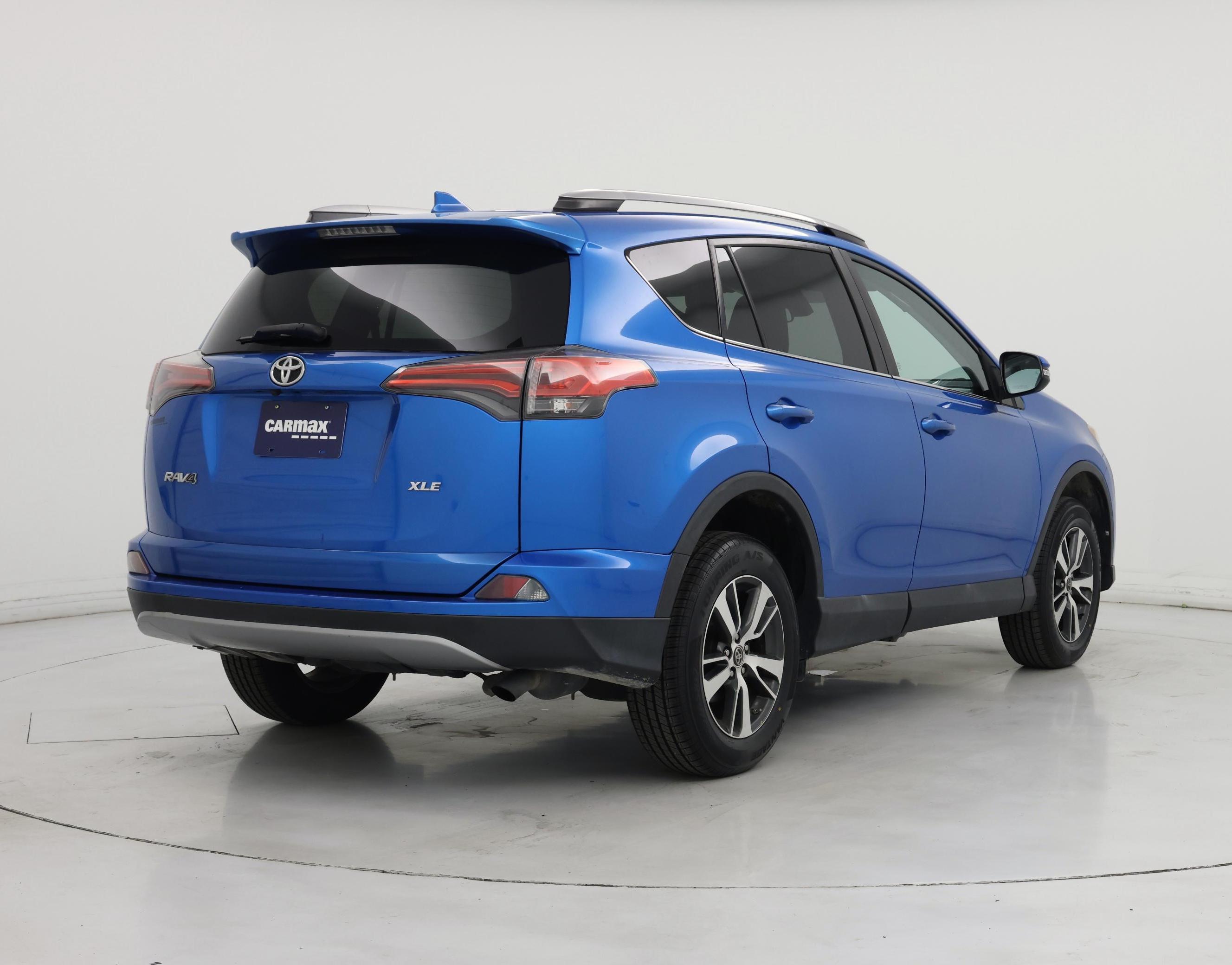 Thumbnail: 2018 Toyota RAV4 - 8