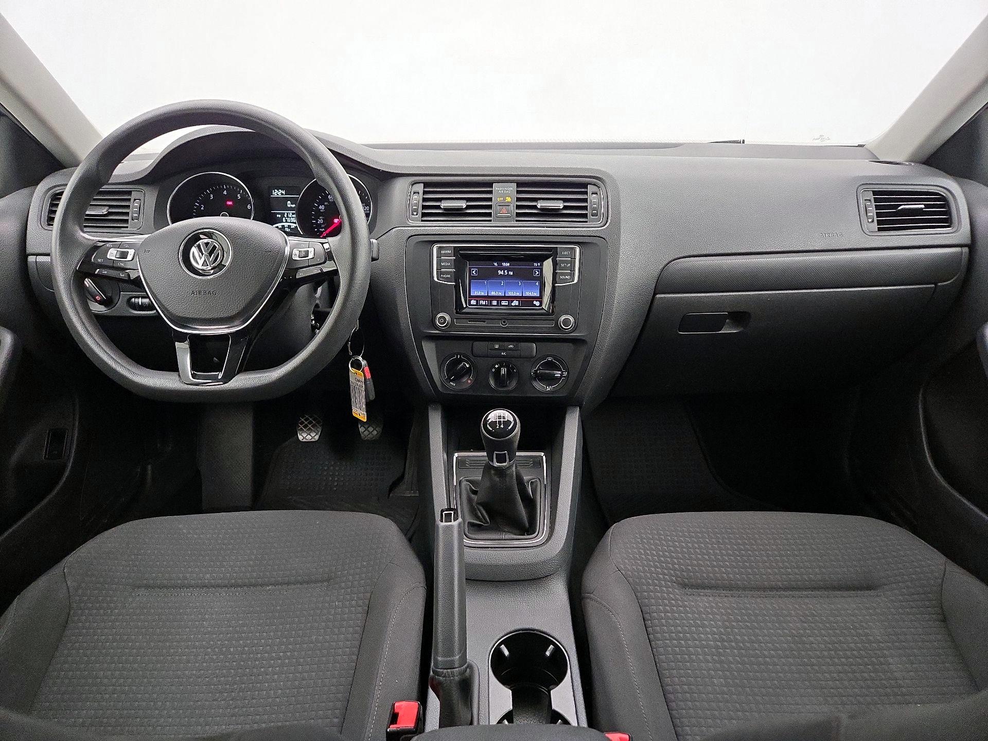 Thumbnail: 2016 Volkswagen Jetta - 9
