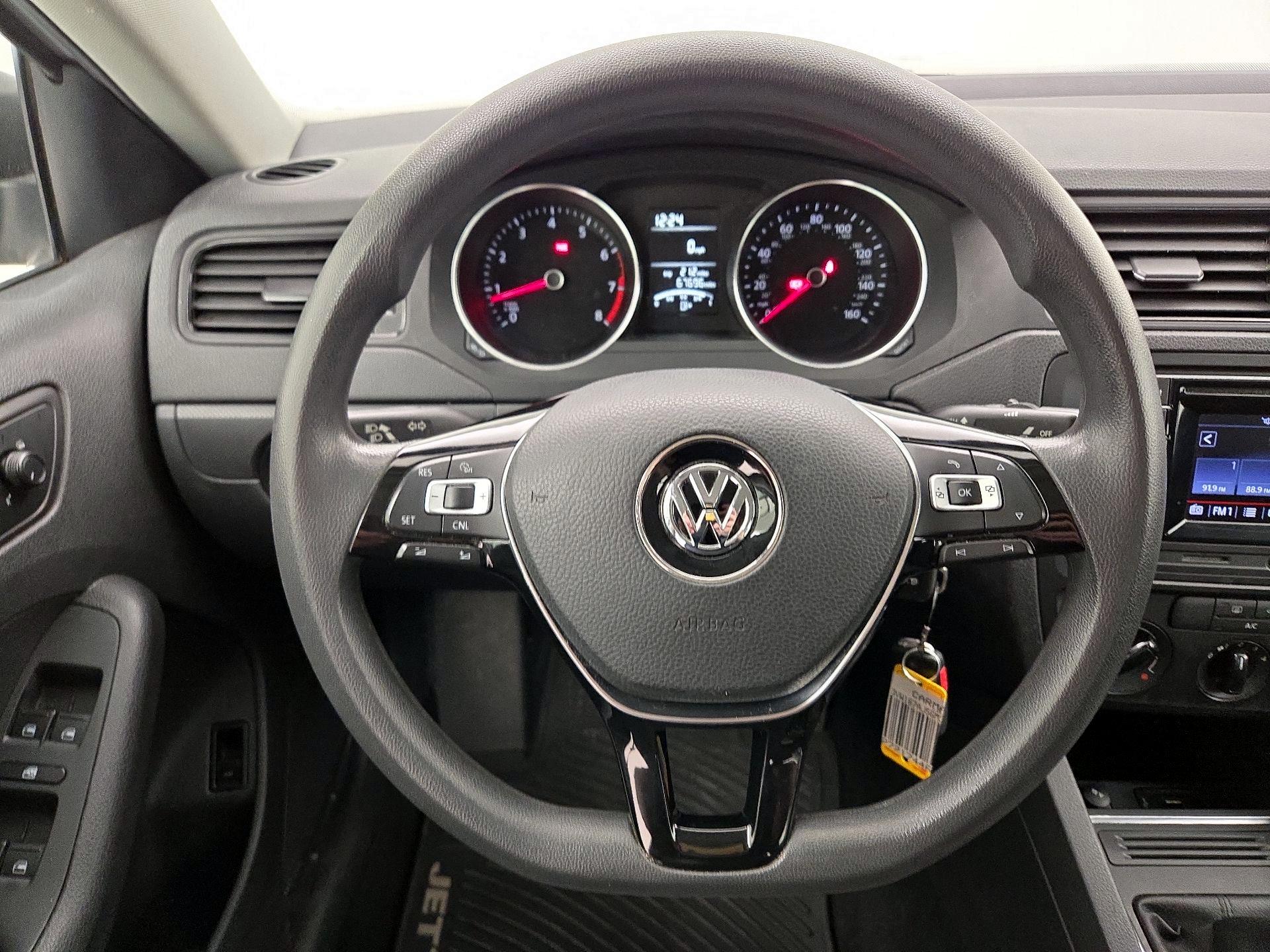 Thumbnail: 2016 Volkswagen Jetta - 10