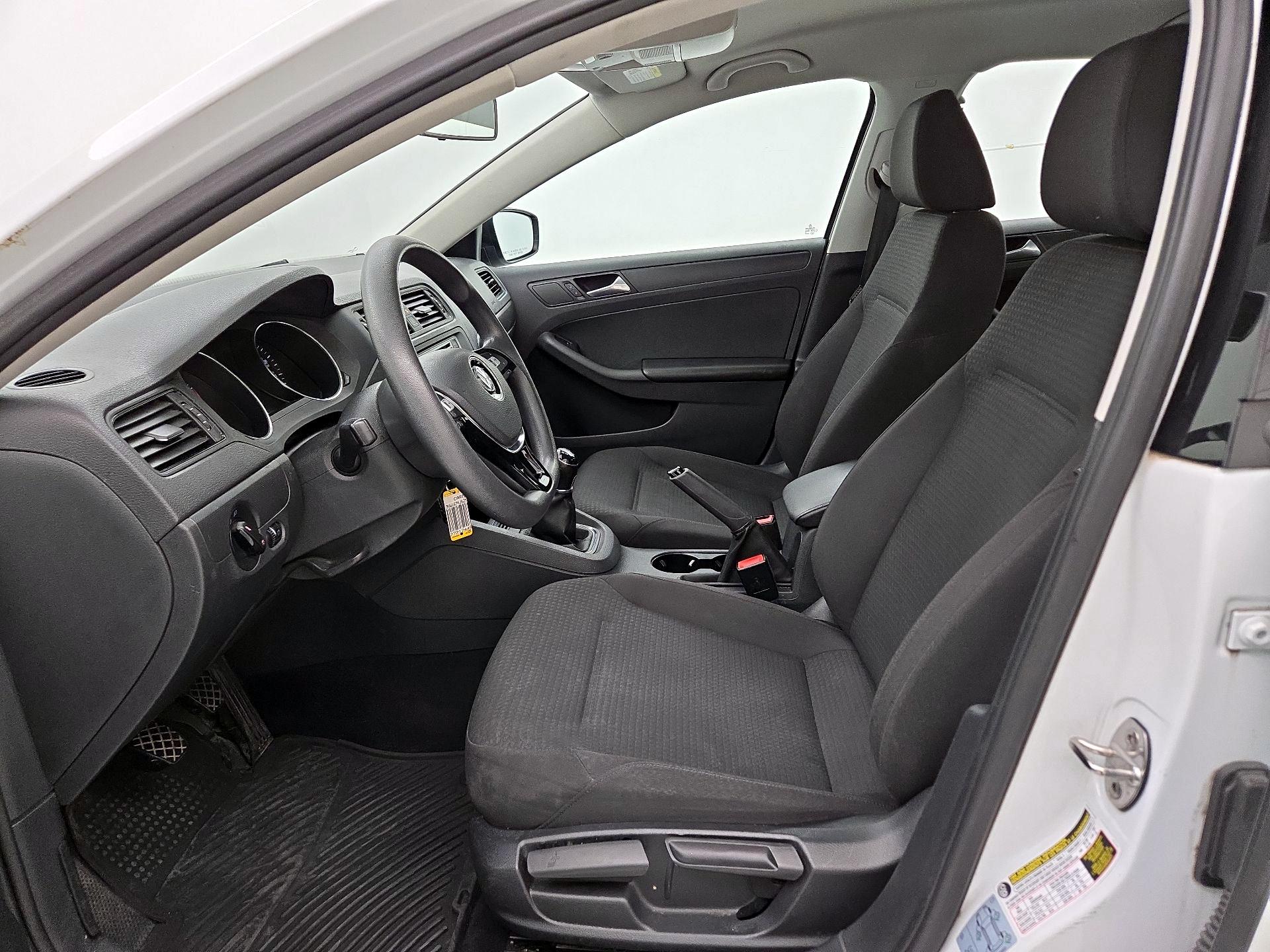 Thumbnail: 2016 Volkswagen Jetta - 11
