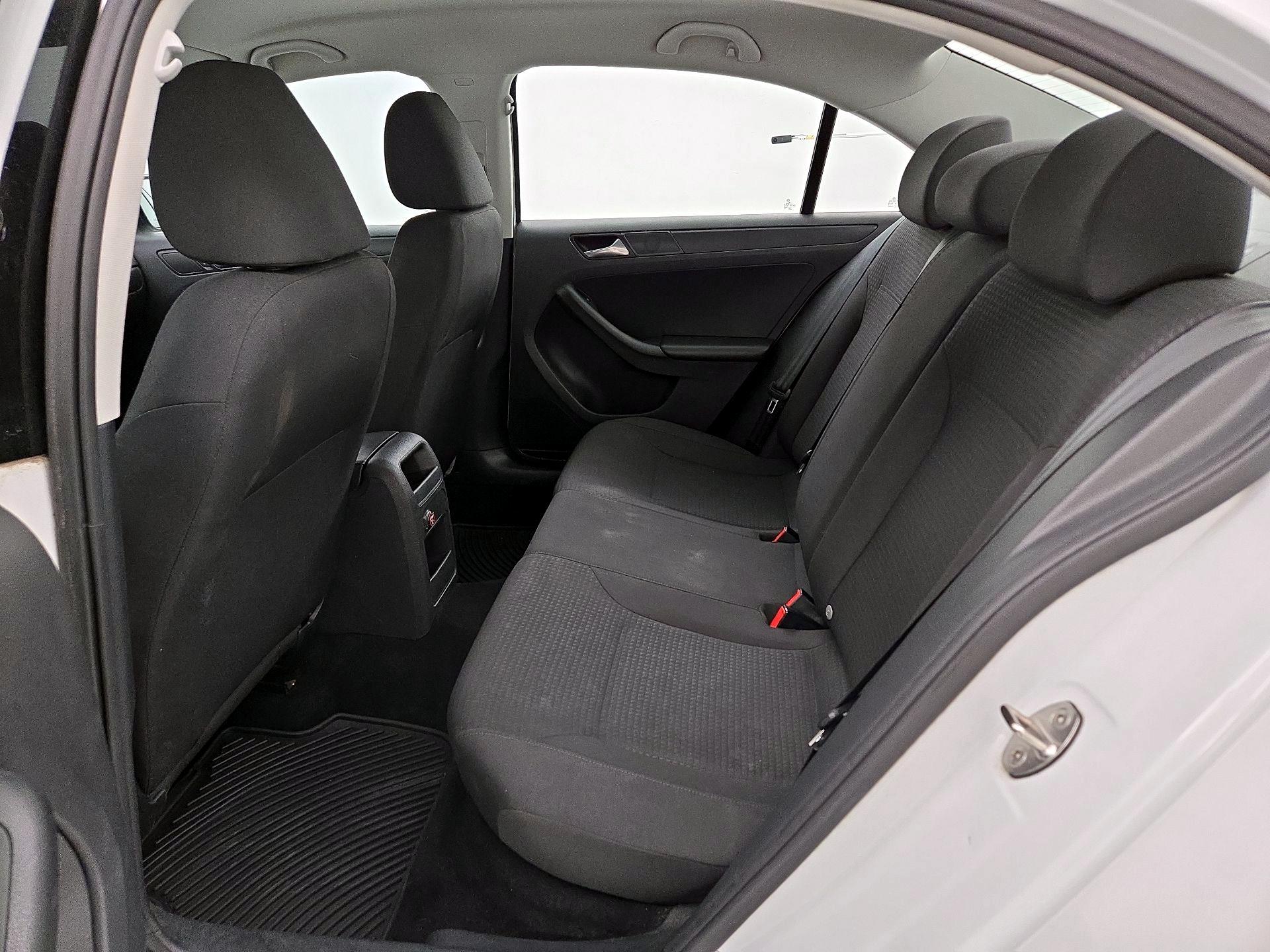 Thumbnail: 2016 Volkswagen Jetta - 18