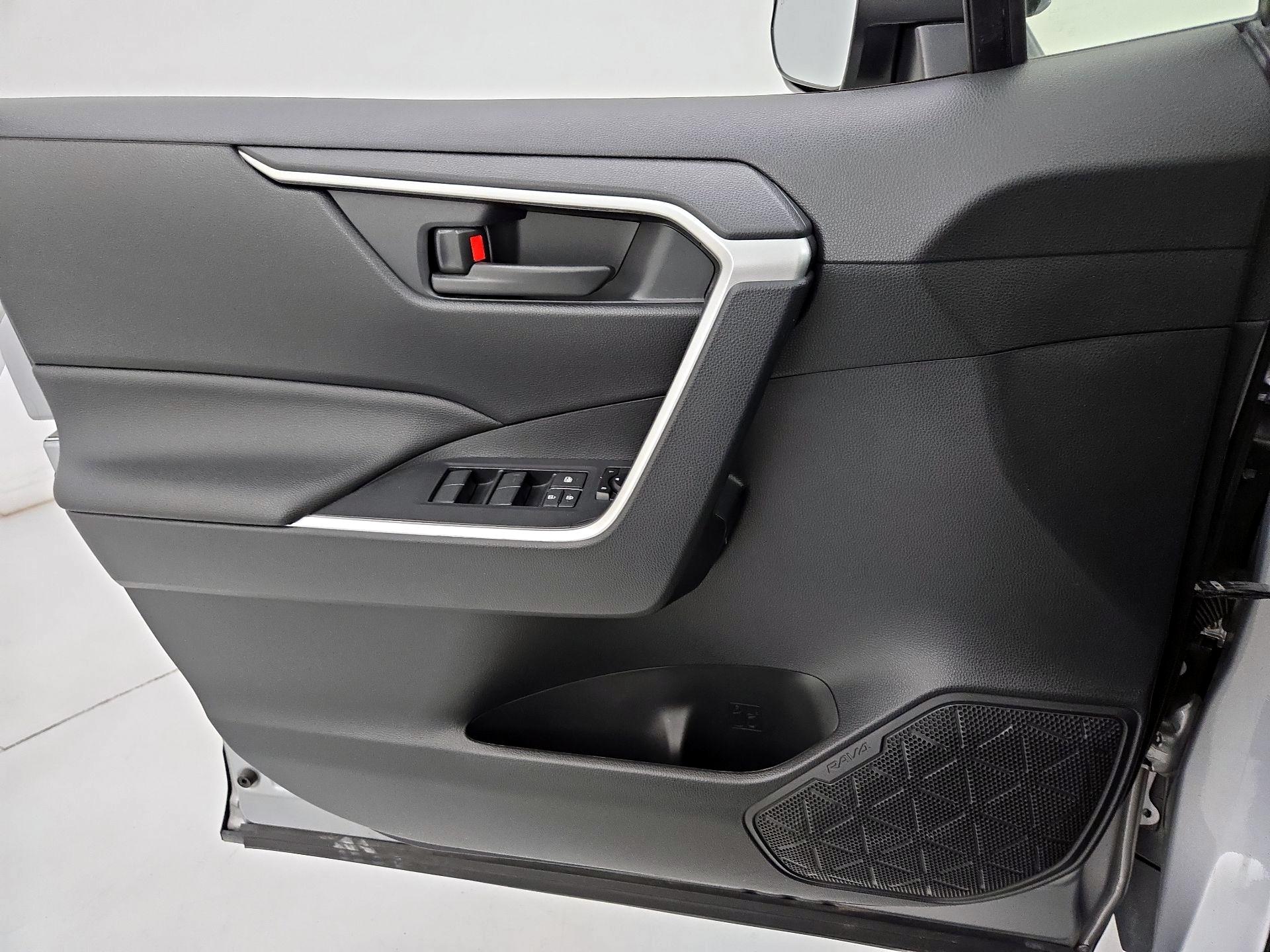 Thumbnail: 2022 Toyota RAV4 - 12