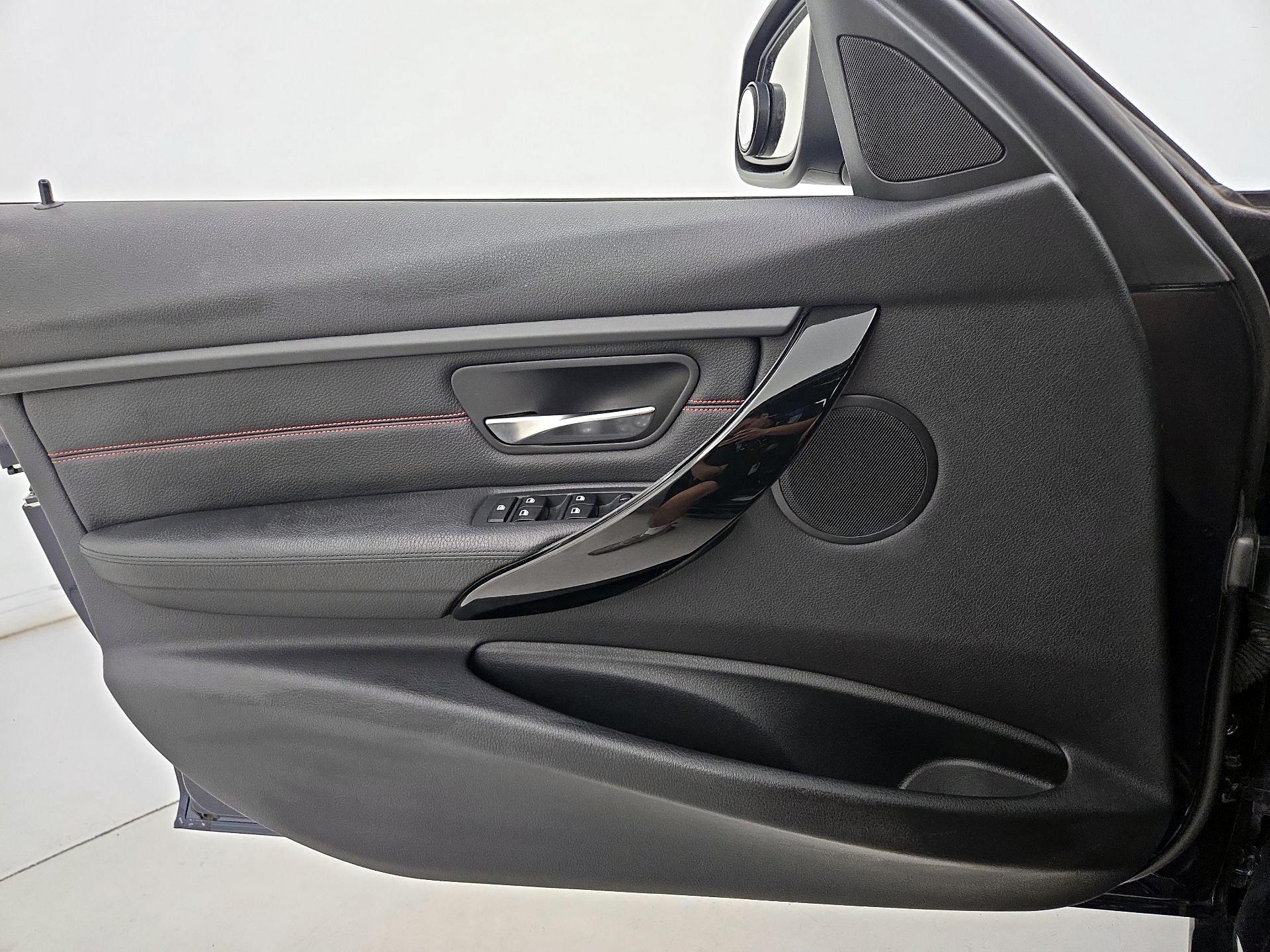 Thumbnail: 2015 BMW 3 Series - 12