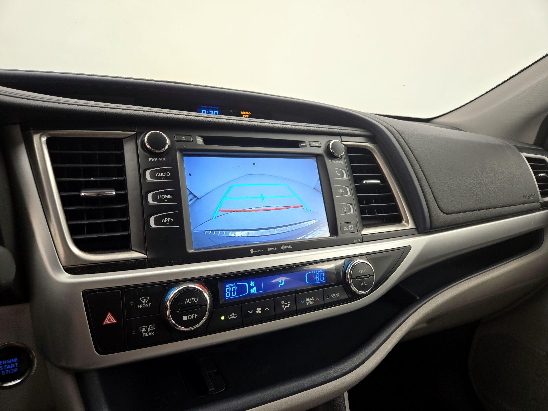 Thumbnail: 2018 Toyota Highlander - 14