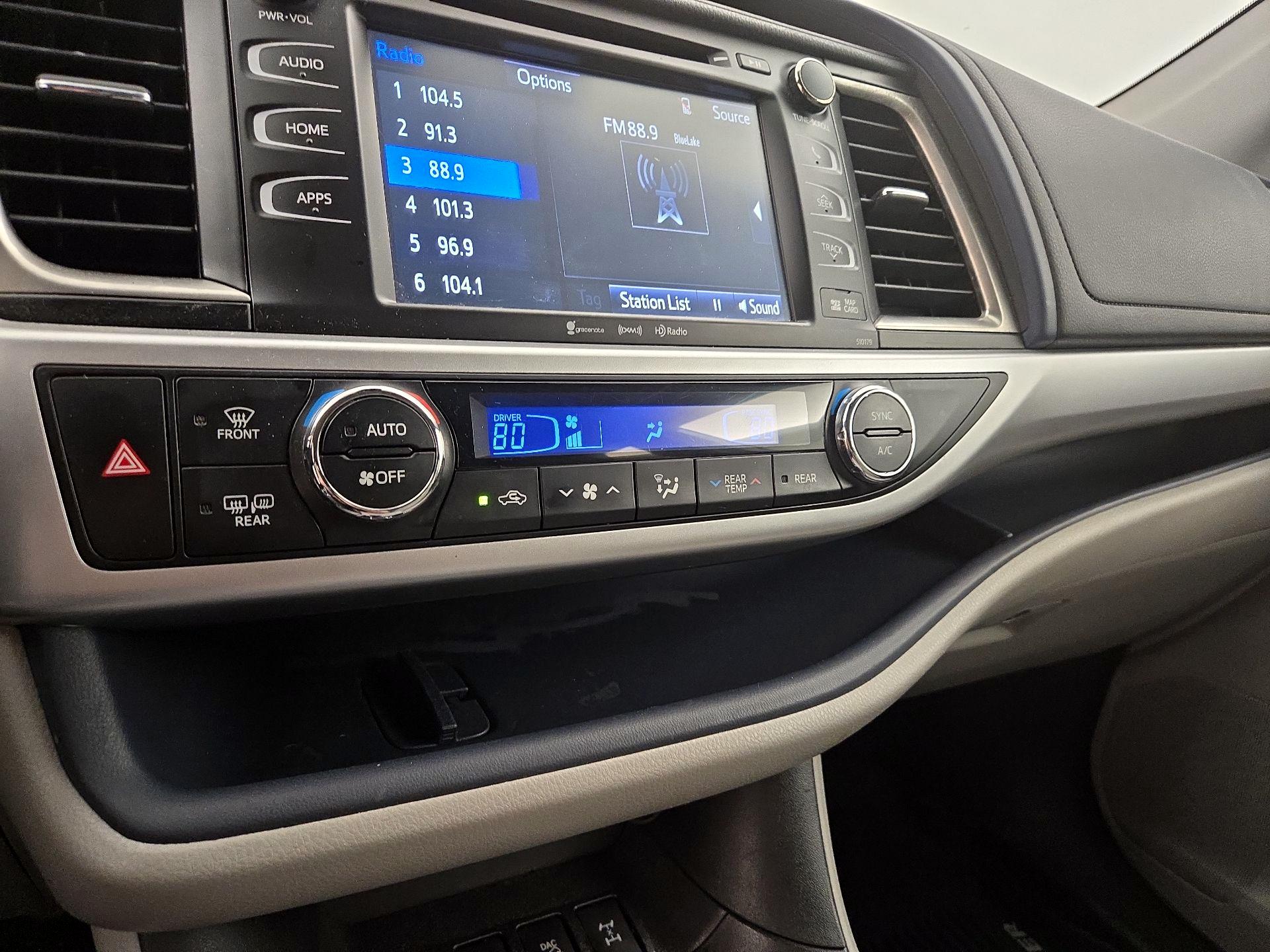 Thumbnail: 2018 Toyota Highlander - 16