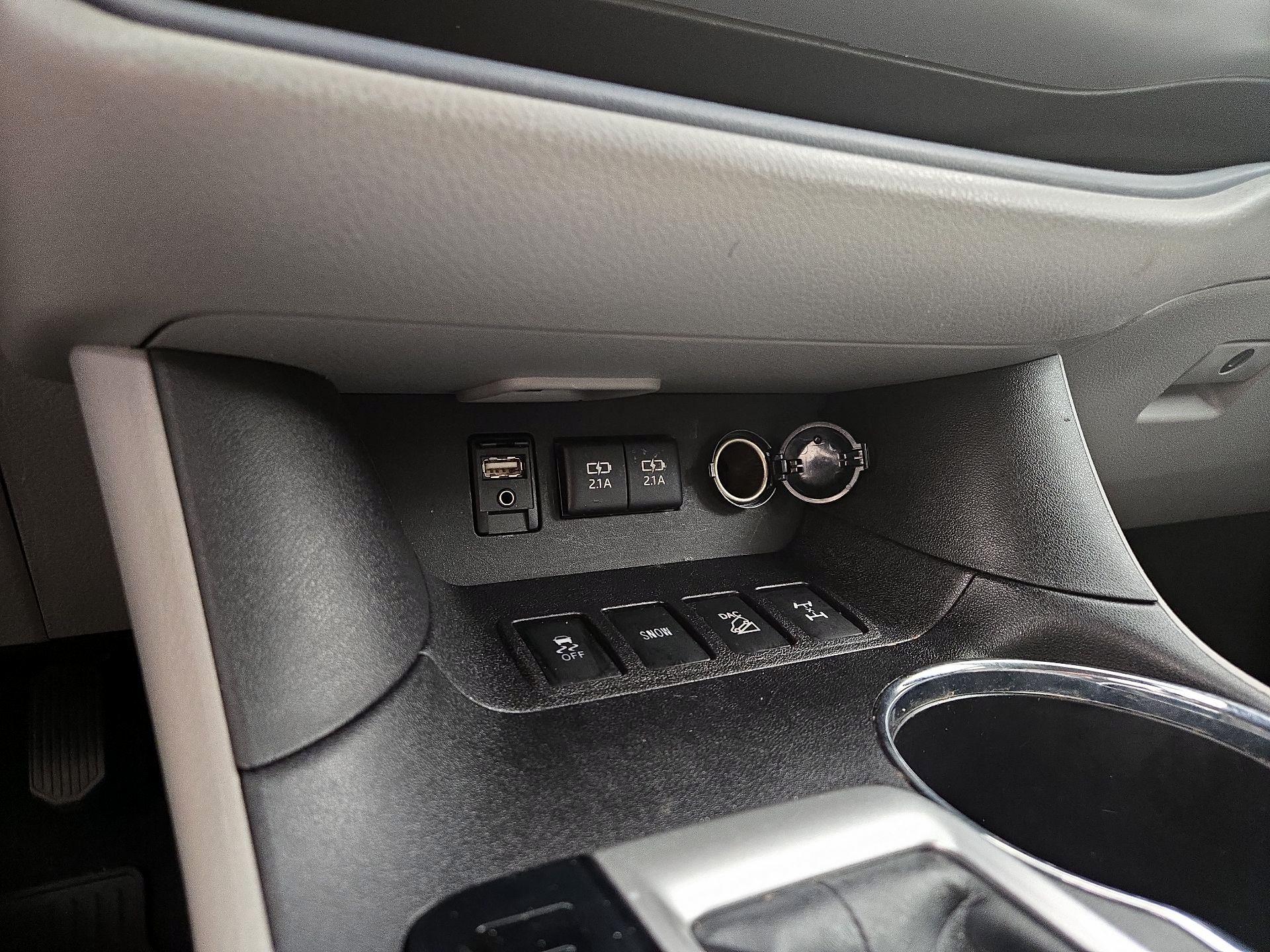 Thumbnail: 2018 Toyota Highlander - 18