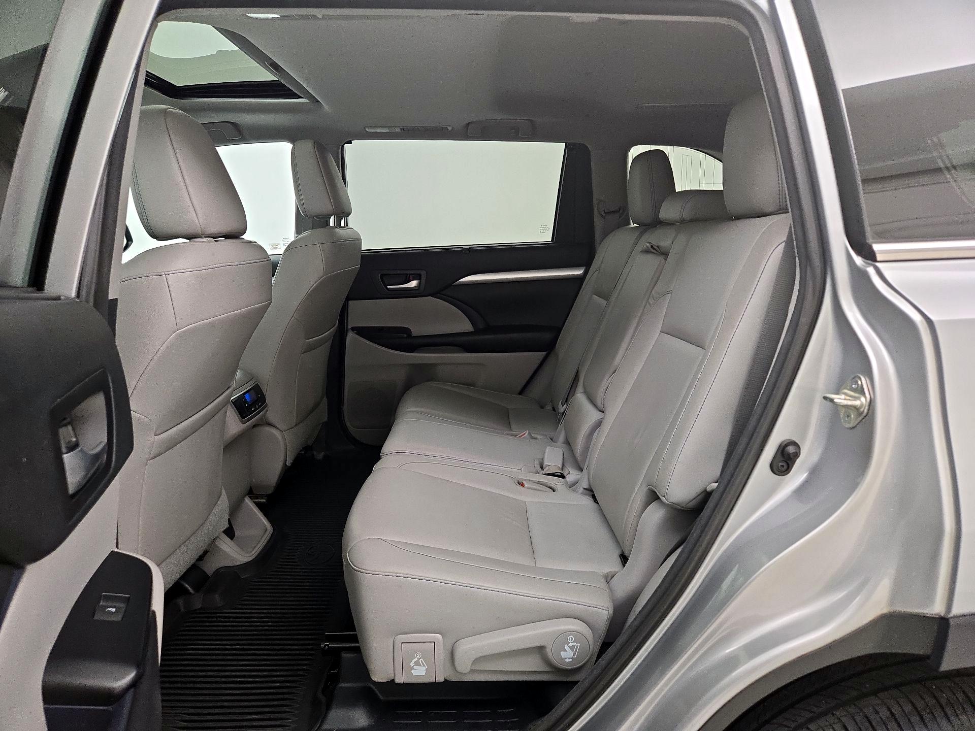 Thumbnail: 2018 Toyota Highlander - 20