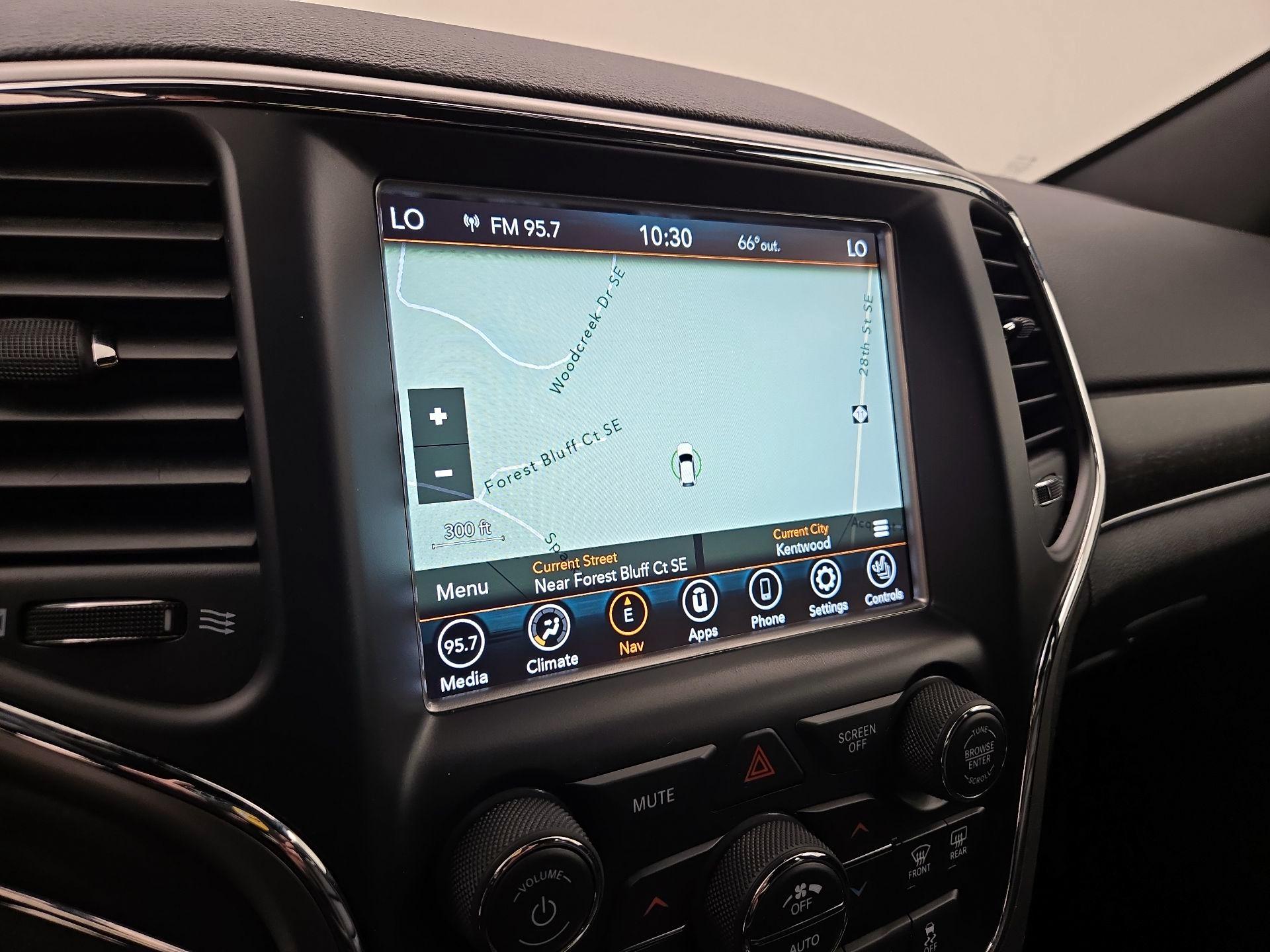Thumbnail: 2018 Jeep Grand Cherokee - 14