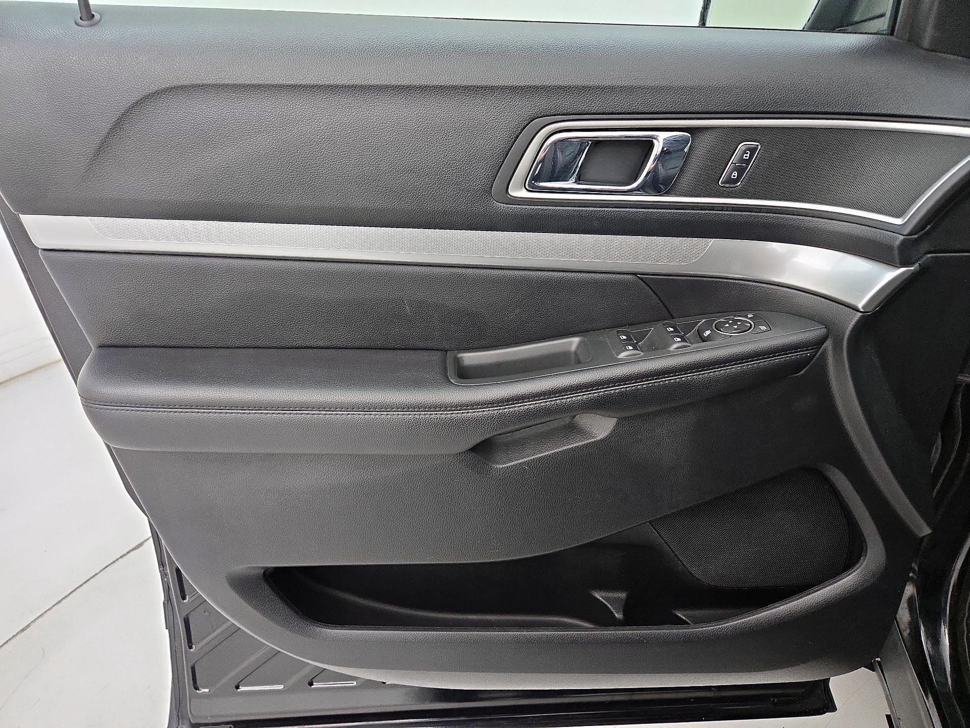 Thumbnail: 2017 Ford Explorer - 12