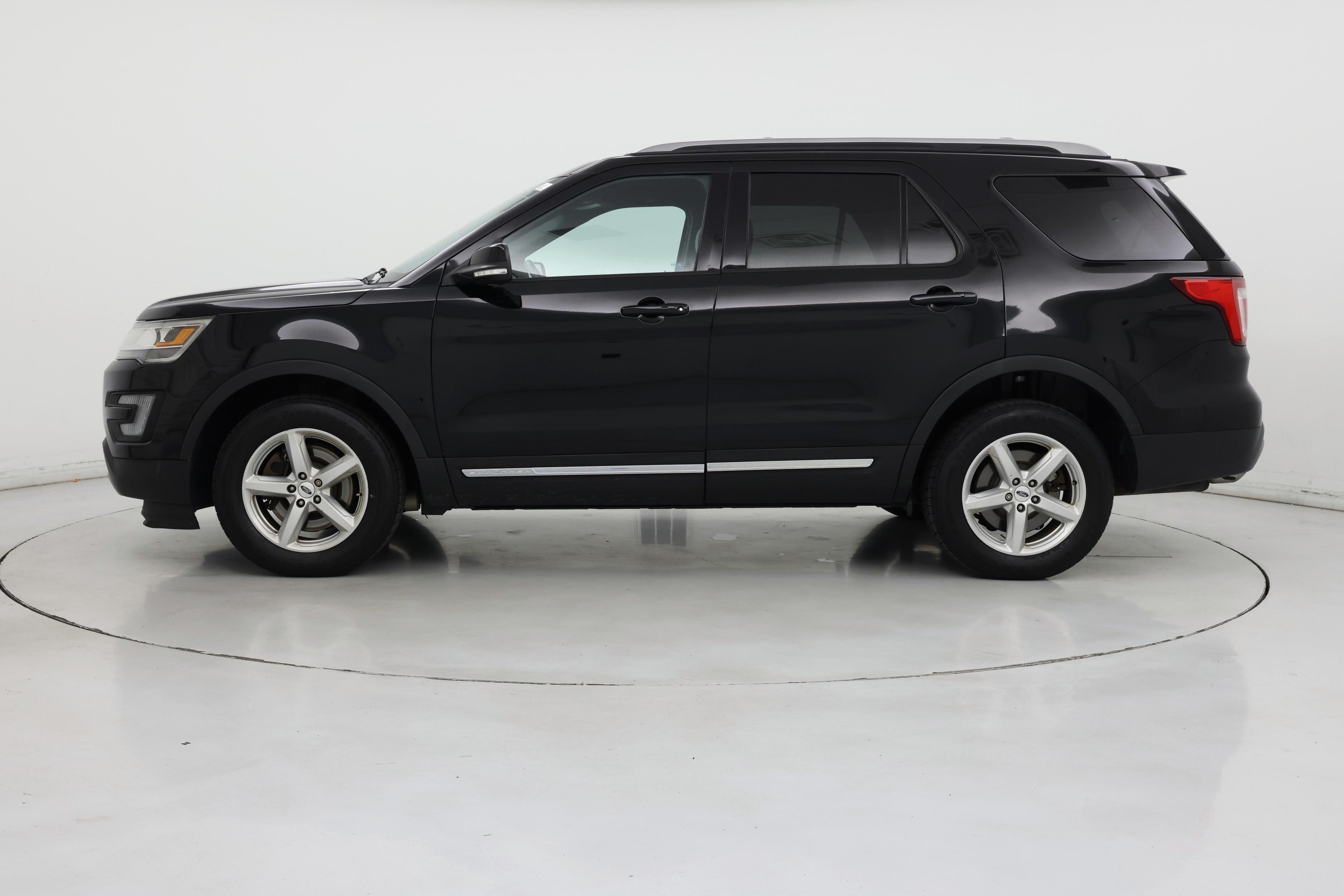 Thumbnail: 2017 Ford Explorer - 3