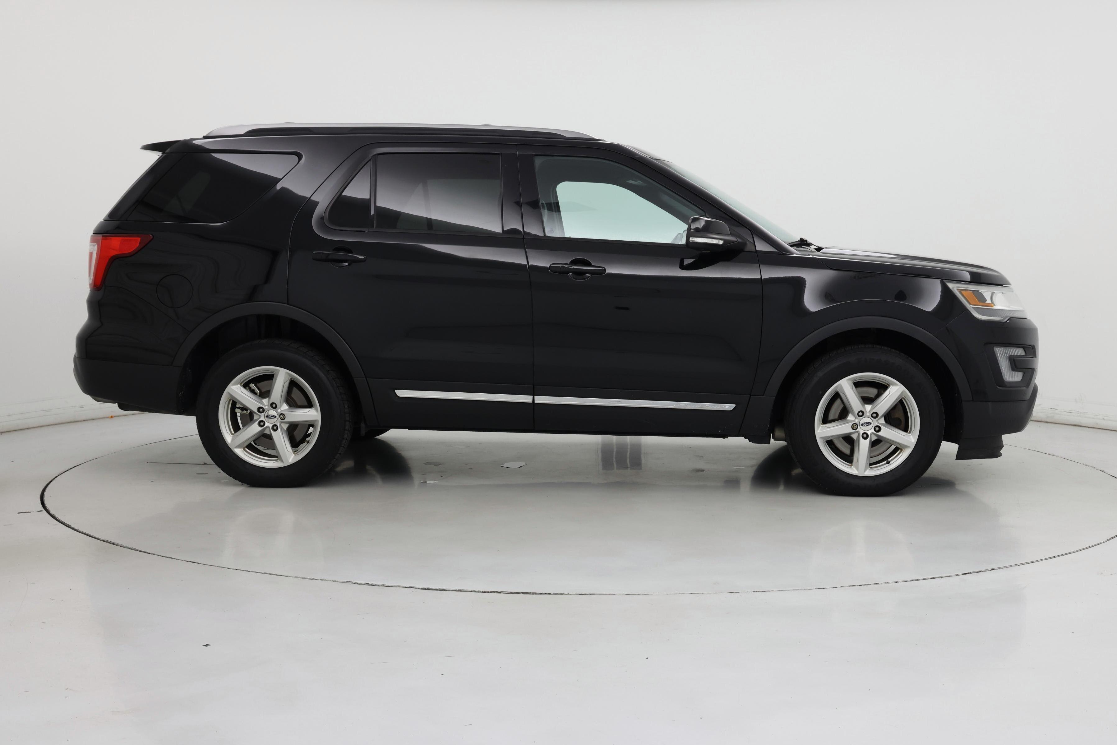Thumbnail: 2017 Ford Explorer - 7
