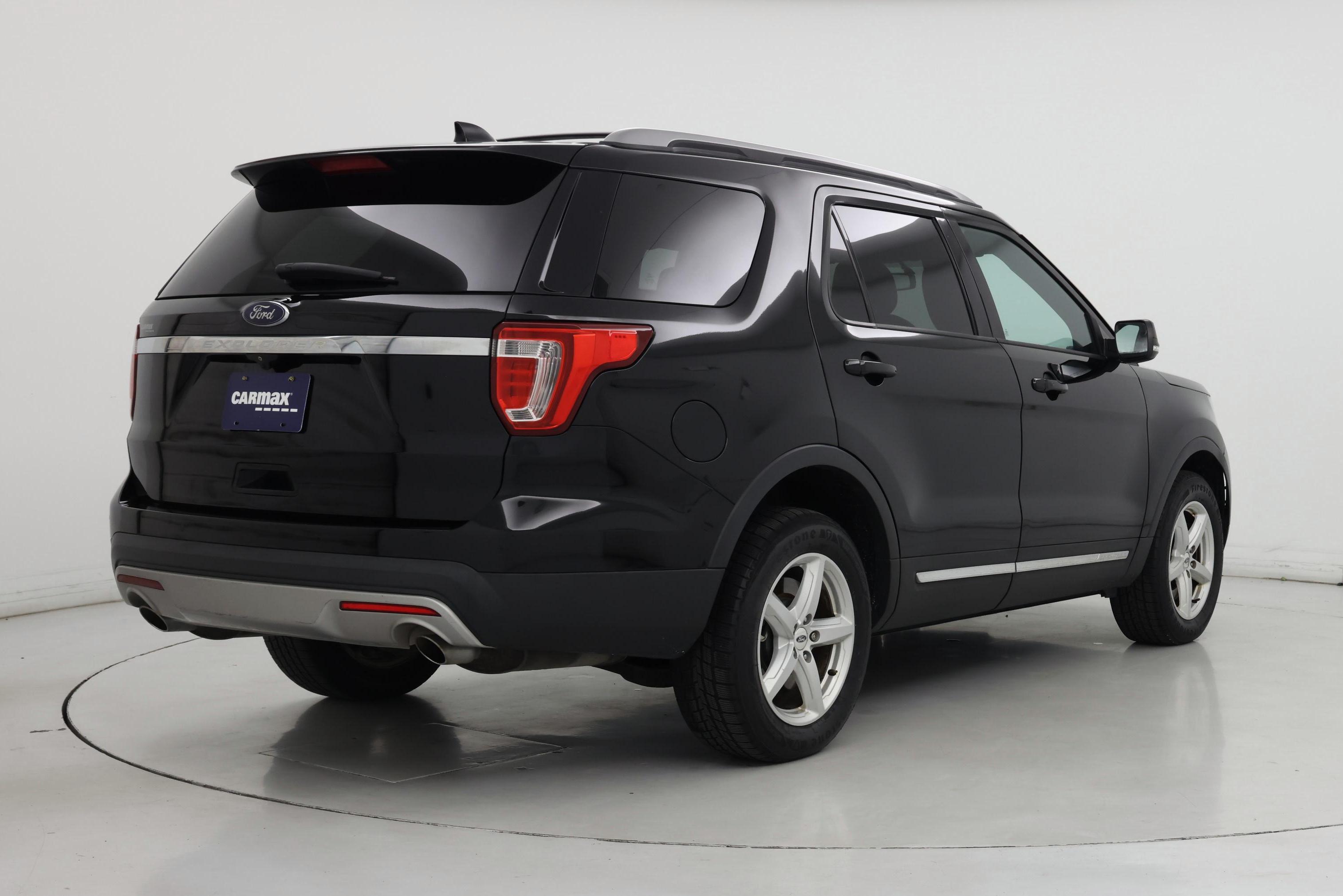 Thumbnail: 2017 Ford Explorer - 8