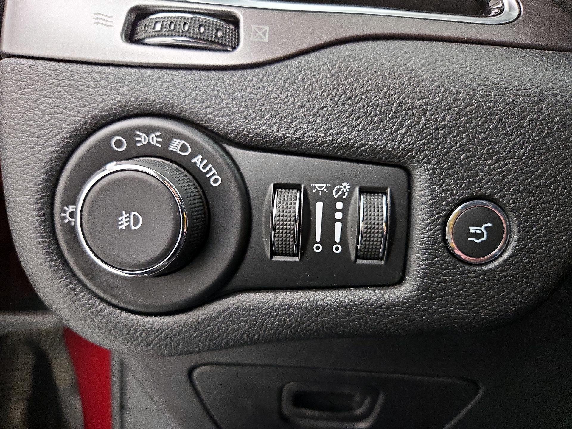 Thumbnail: 2019 Jeep Cherokee - 13