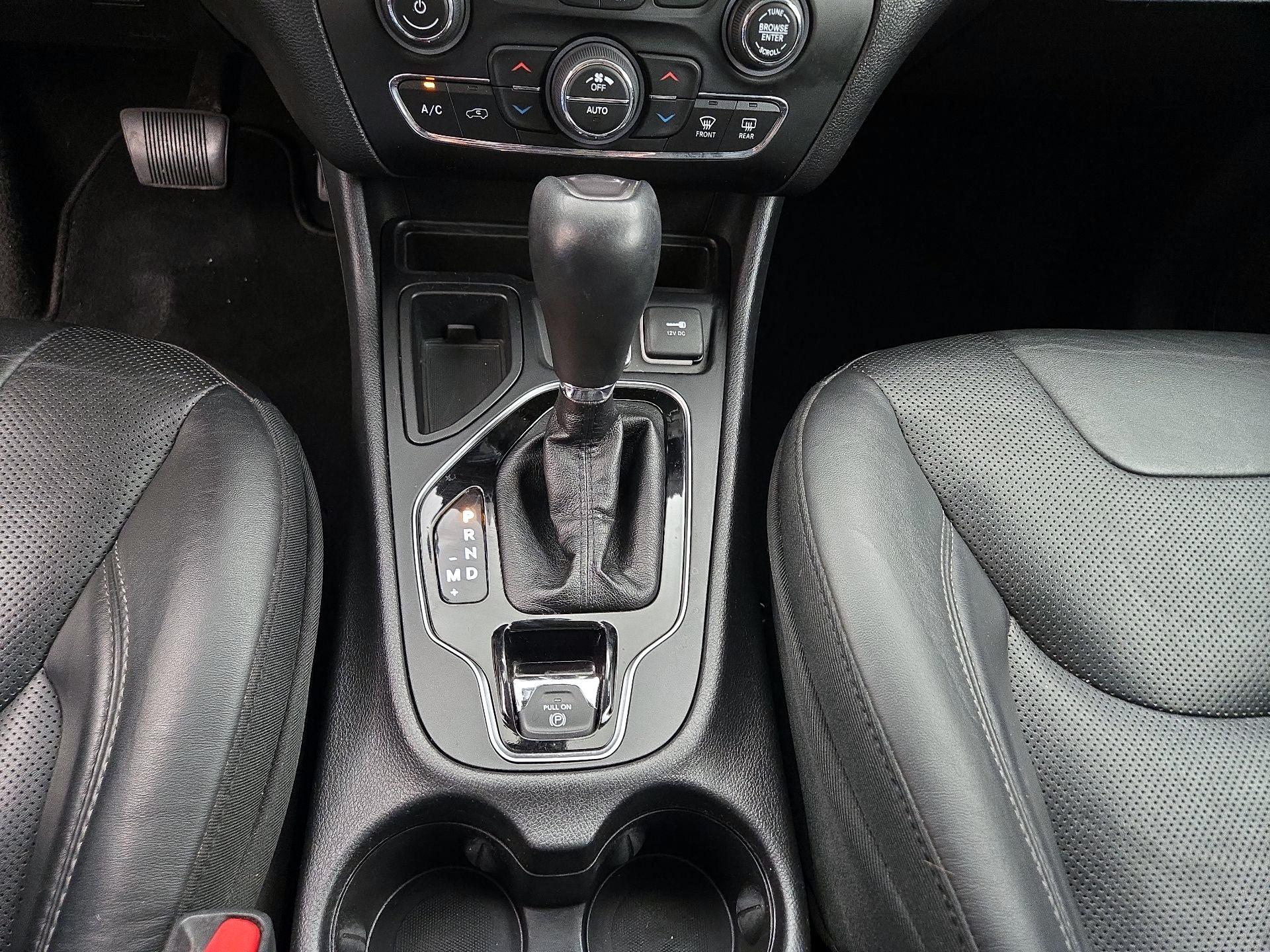 Thumbnail: 2019 Jeep Cherokee - 17