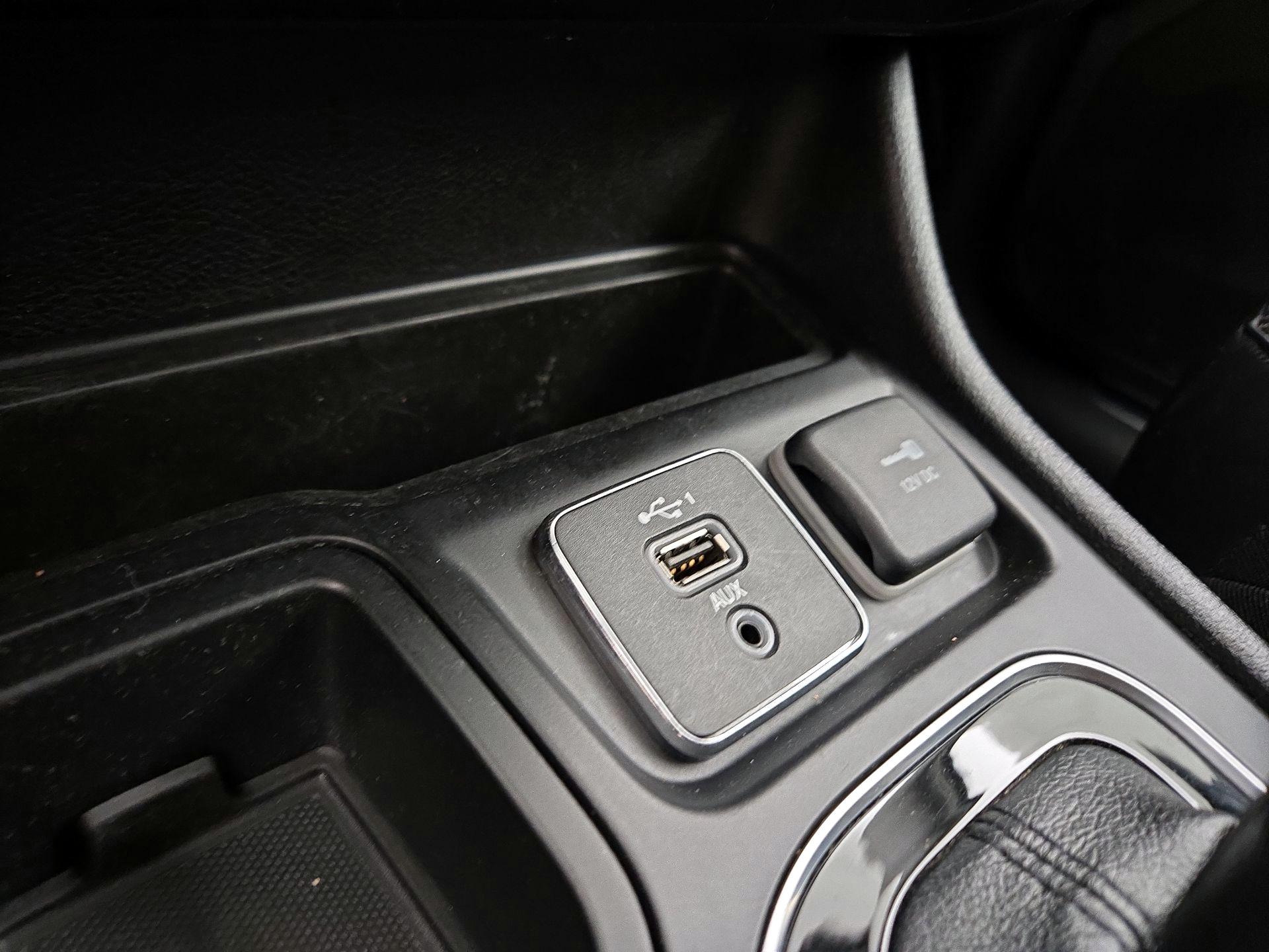 Thumbnail: 2019 Jeep Cherokee - 18