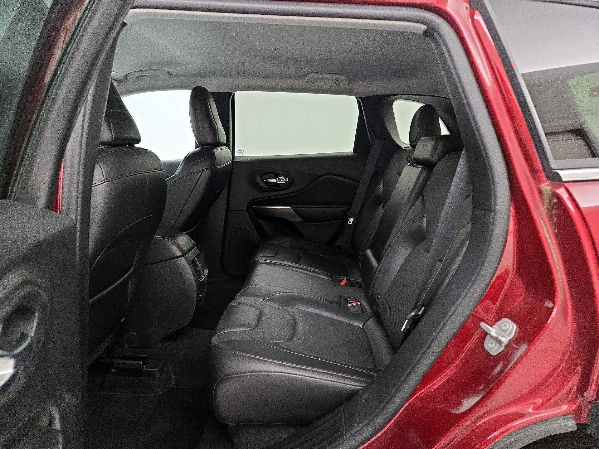Thumbnail: 2019 Jeep Cherokee - 19