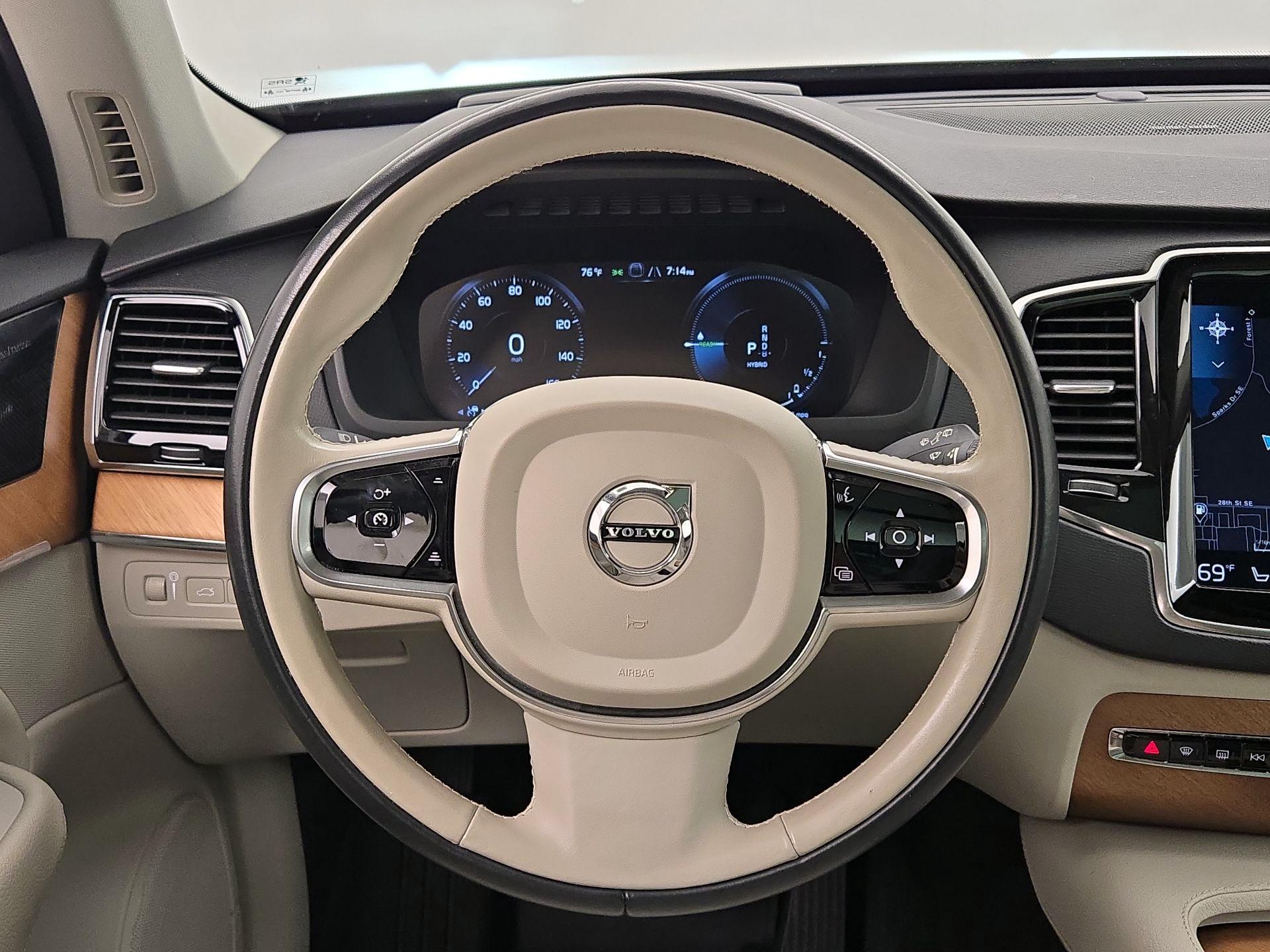 Thumbnail: 2021 Volvo XC90 - 10