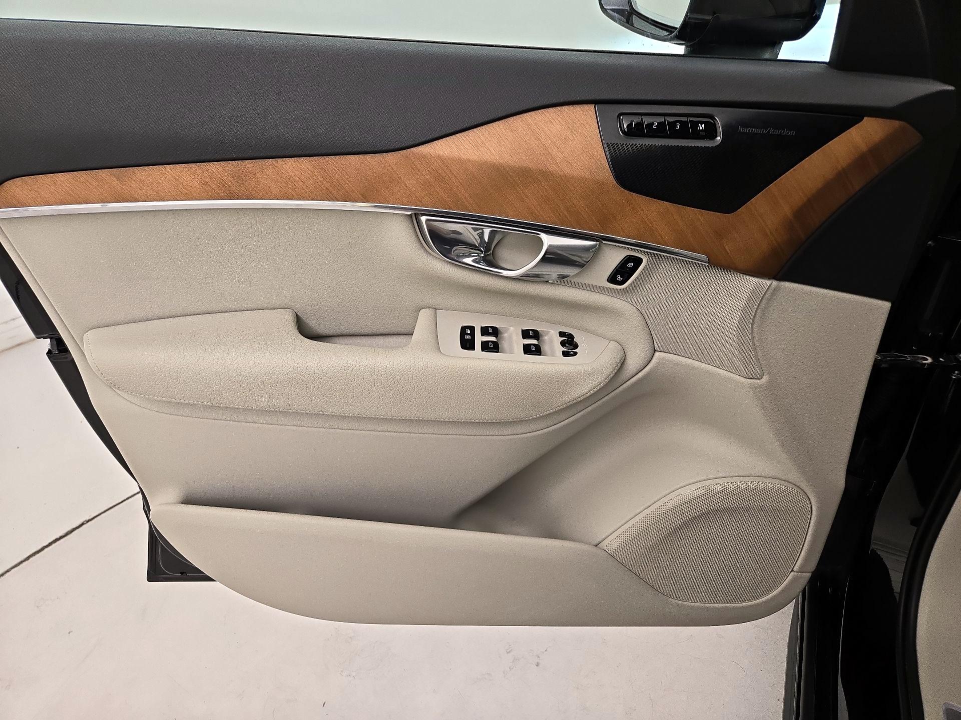 Thumbnail: 2021 Volvo XC90 - 12