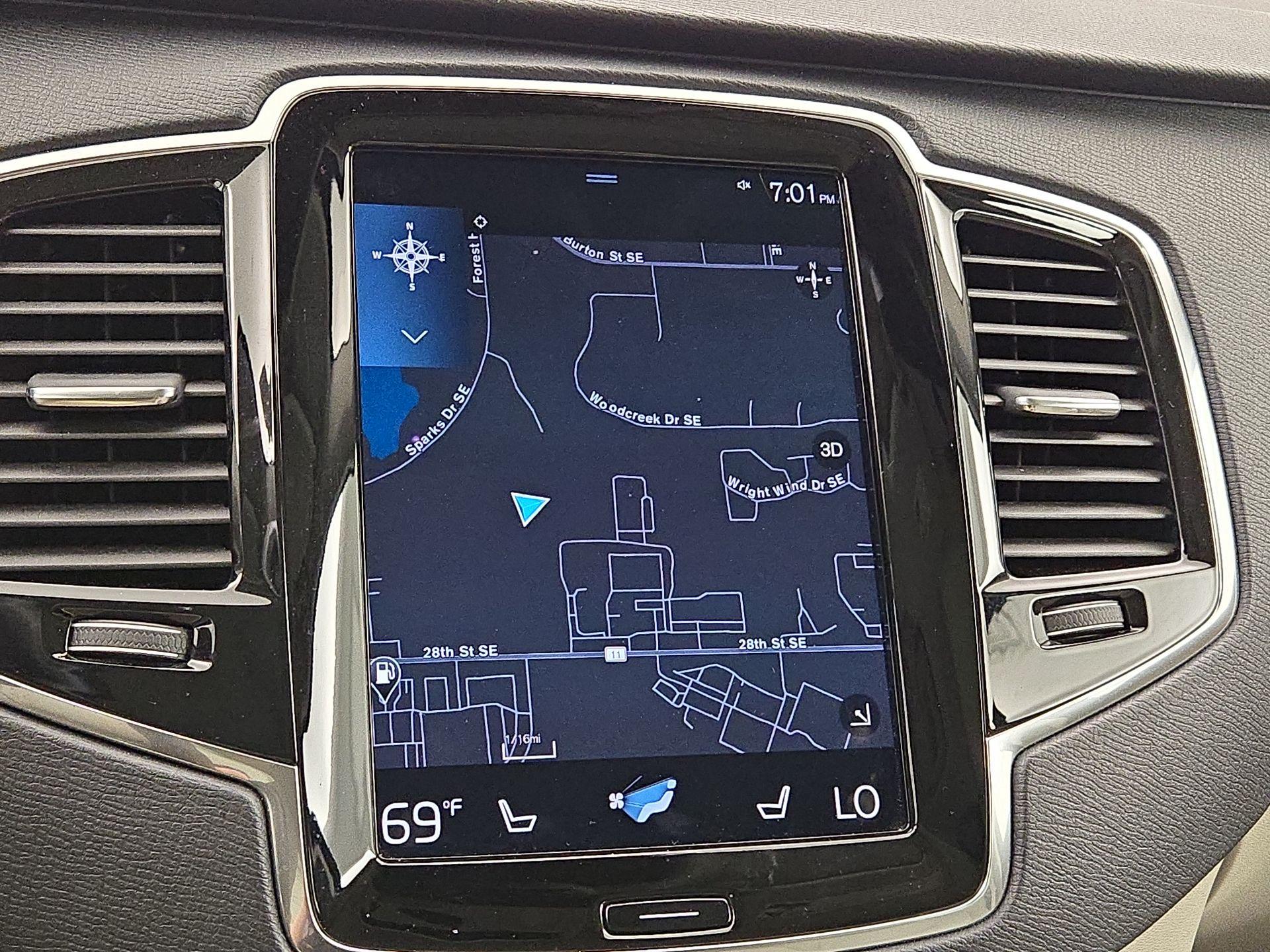 Thumbnail: 2021 Volvo XC90 - 14