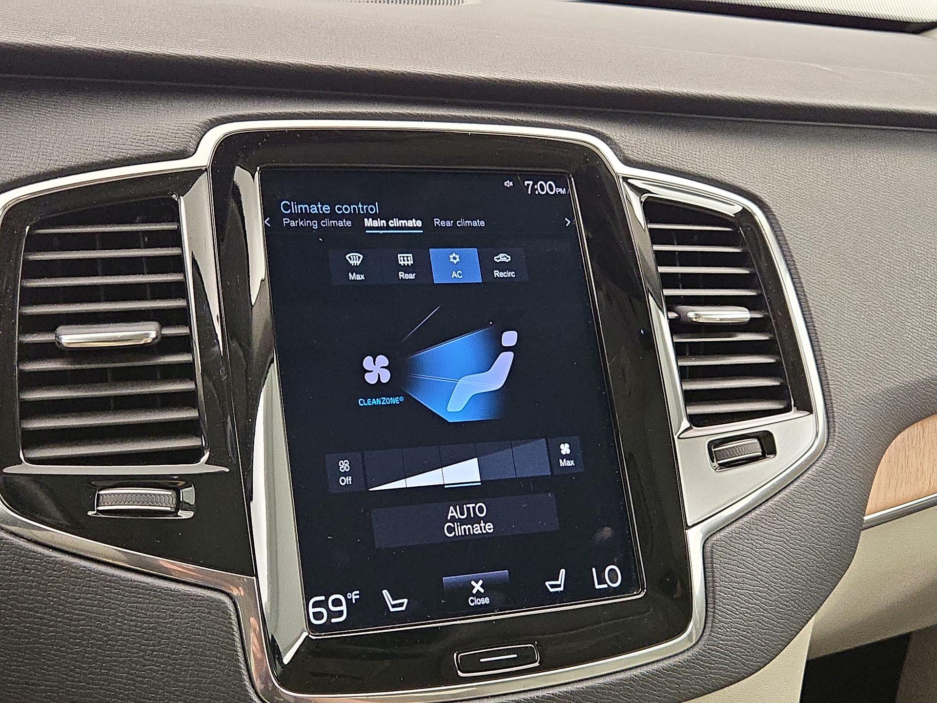 Thumbnail: 2021 Volvo XC90 - 17