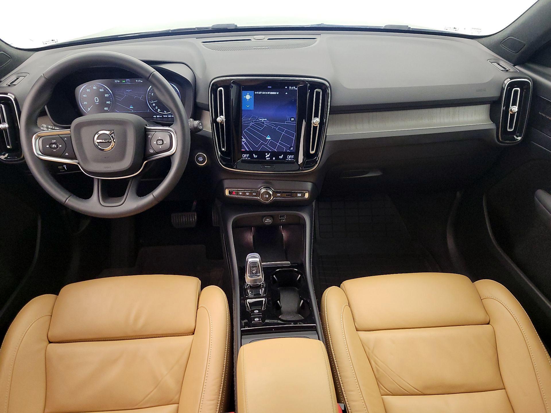 Thumbnail: 2022 Volvo XC40 - 9