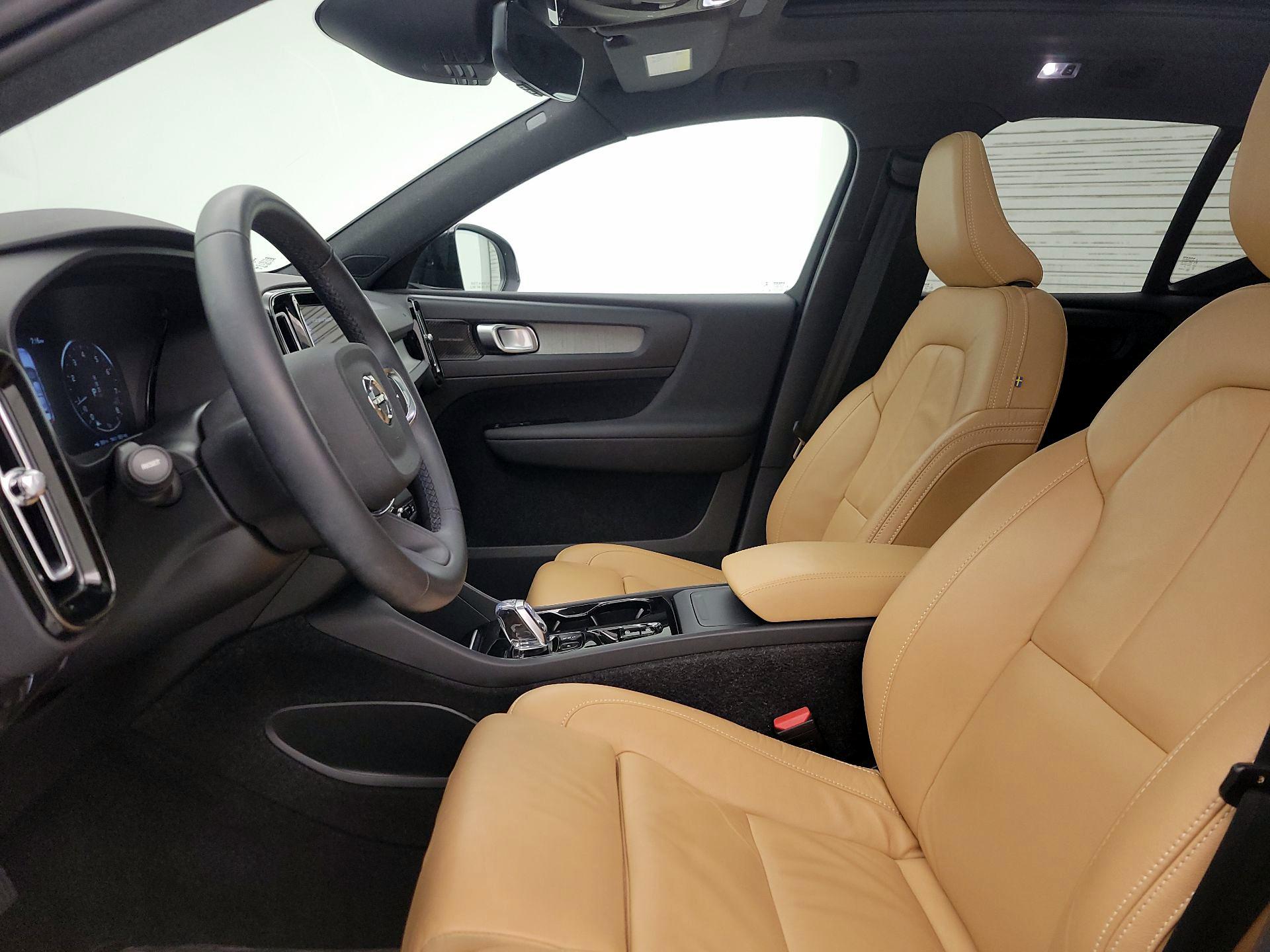 Thumbnail: 2022 Volvo XC40 - 11