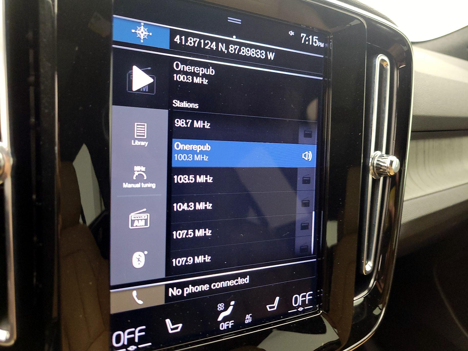 Thumbnail: 2022 Volvo XC40 - 16
