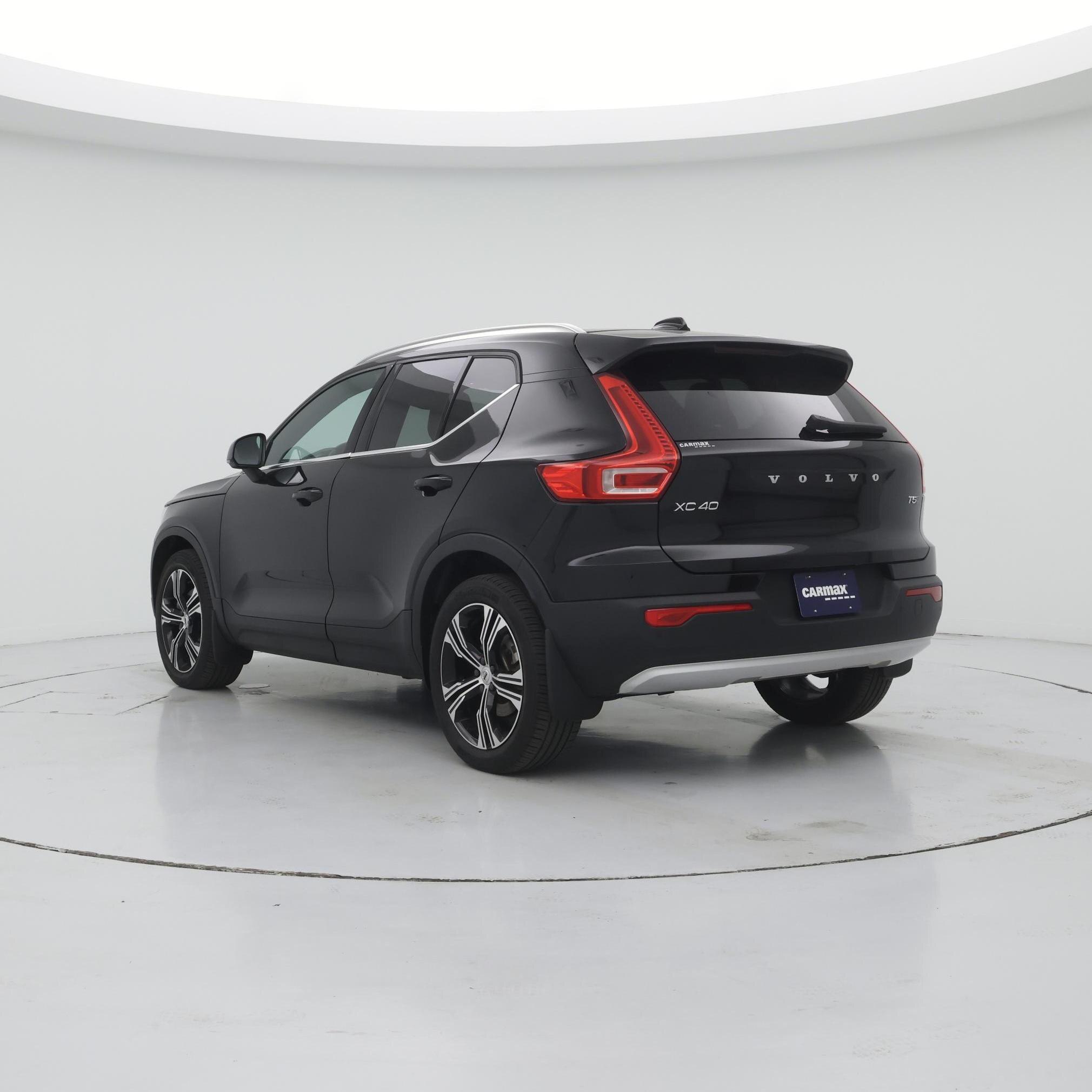 Thumbnail: 2022 Volvo XC40 - 2