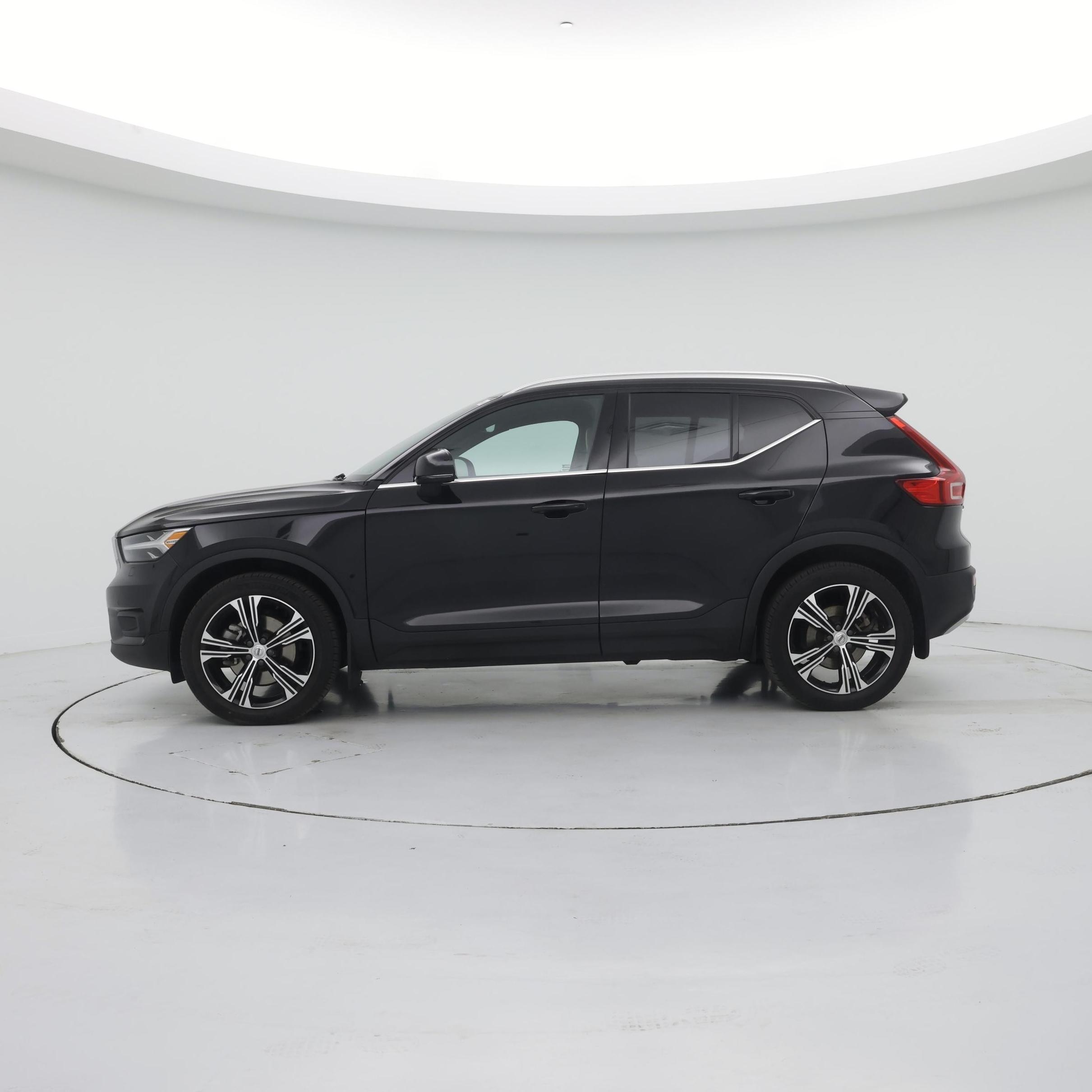 Thumbnail: 2022 Volvo XC40 - 3