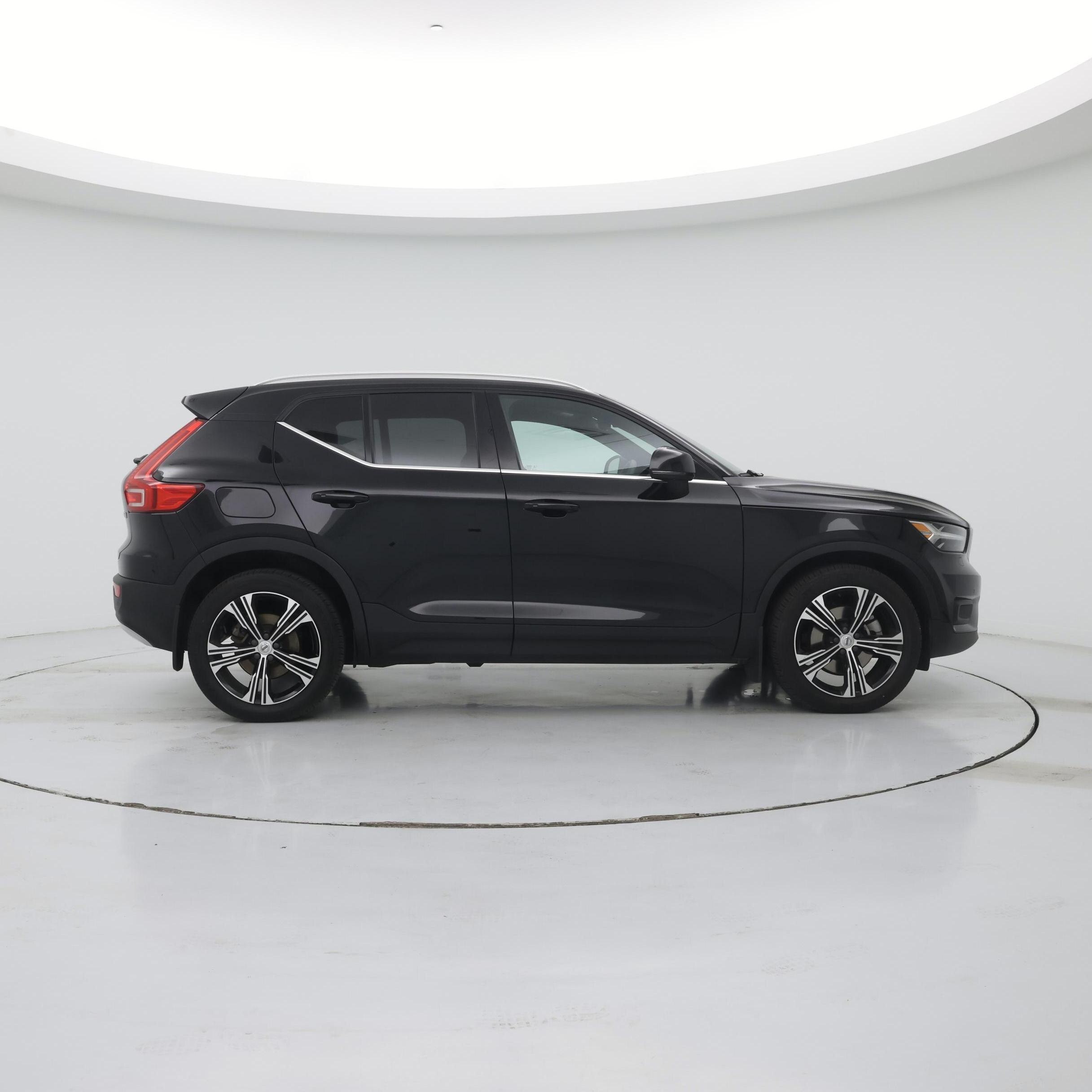 Thumbnail: 2022 Volvo XC40 - 7