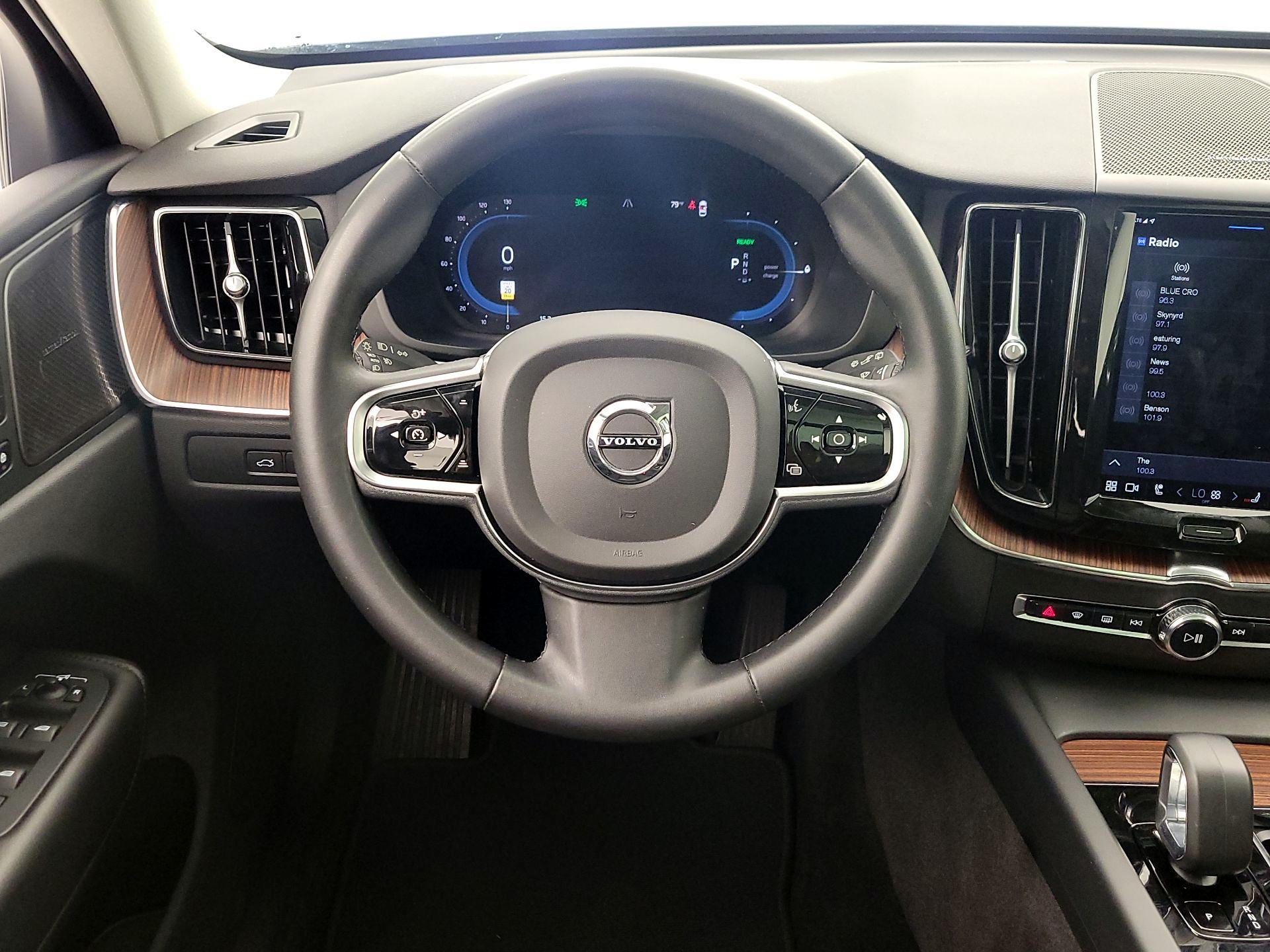 Thumbnail: 2023 Volvo XC60 - 10