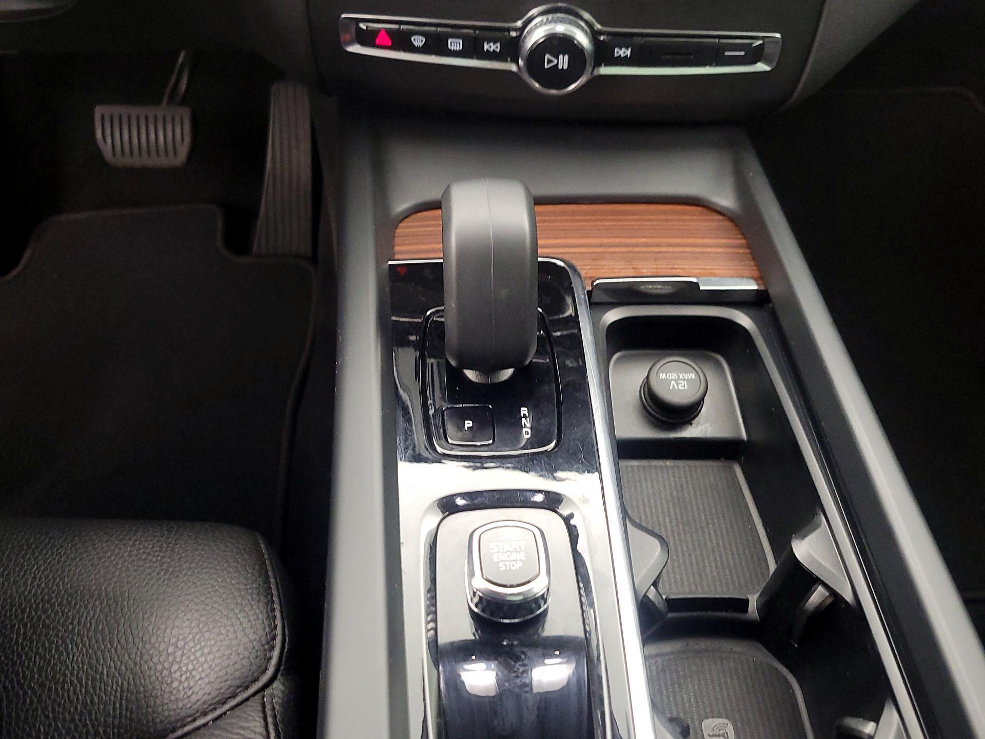 Thumbnail: 2023 Volvo XC60 - 17