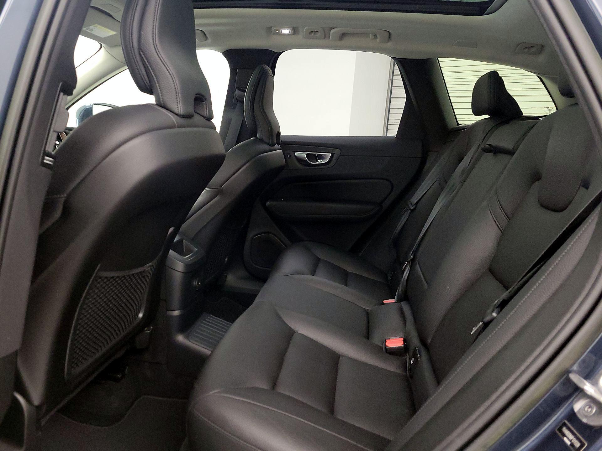 Thumbnail: 2023 Volvo XC60 - 20