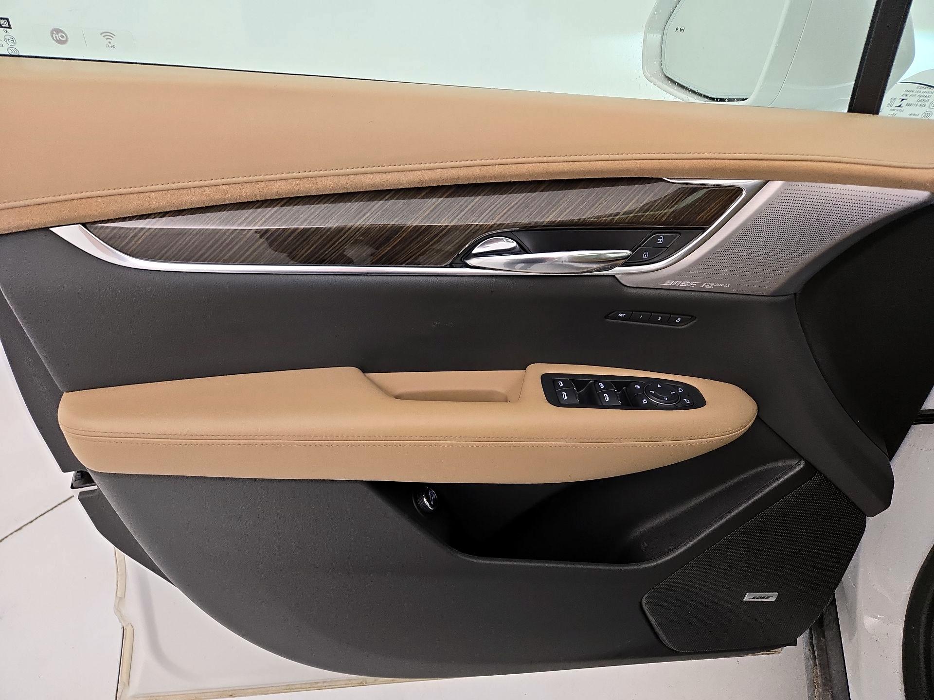 Thumbnail: 2020 Cadillac XT6 - 12