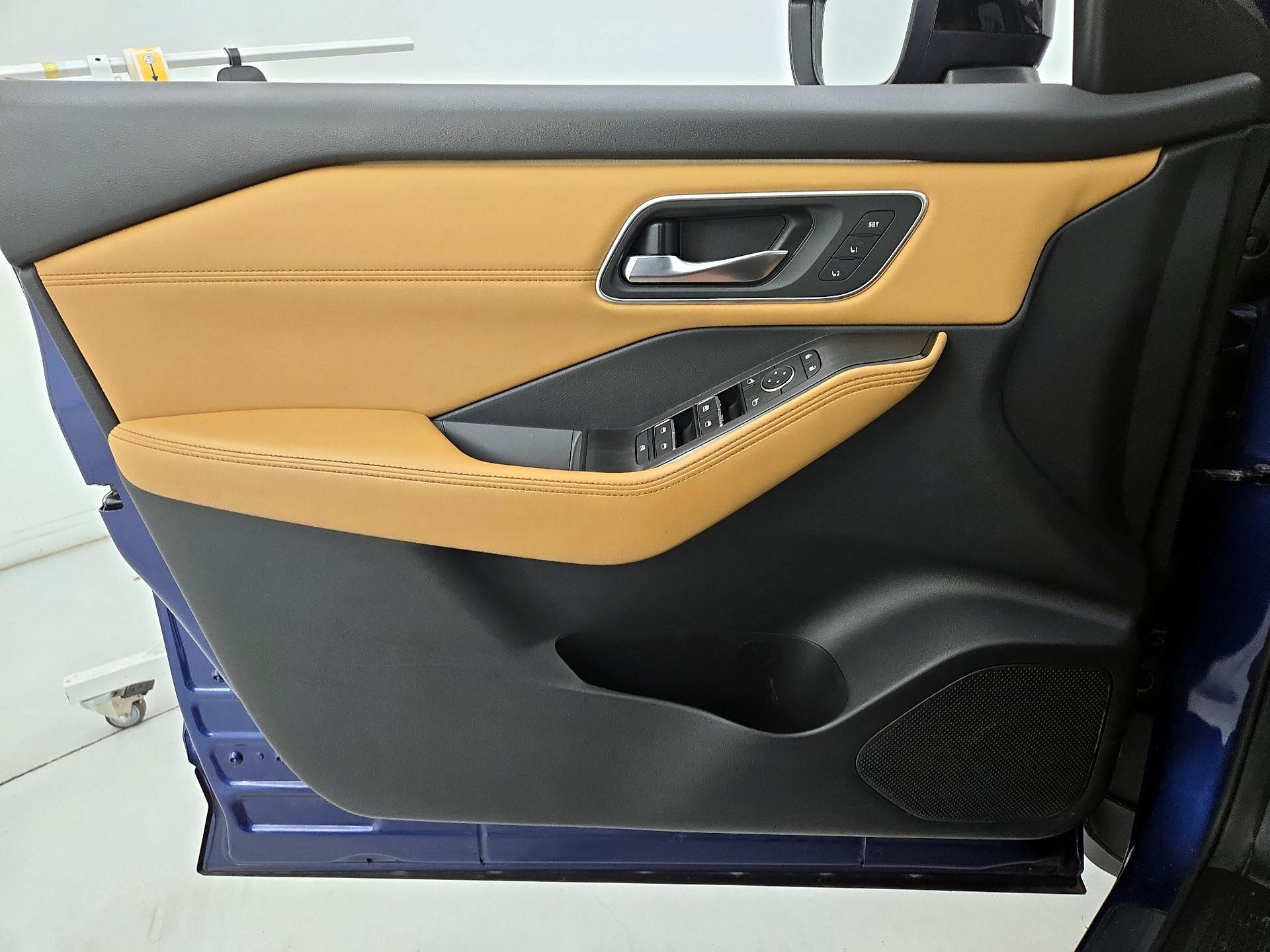 Thumbnail: 2021 Nissan Rogue - 12