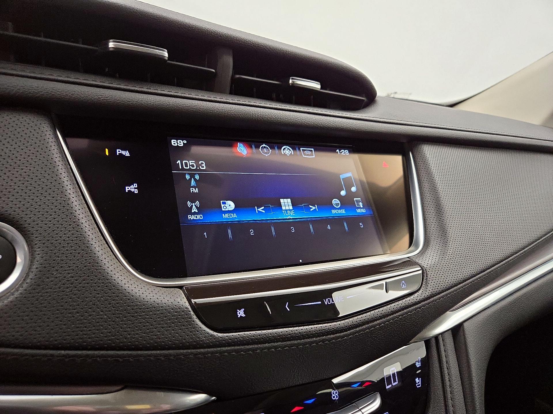Thumbnail: 2019 Cadillac XT5 - 16