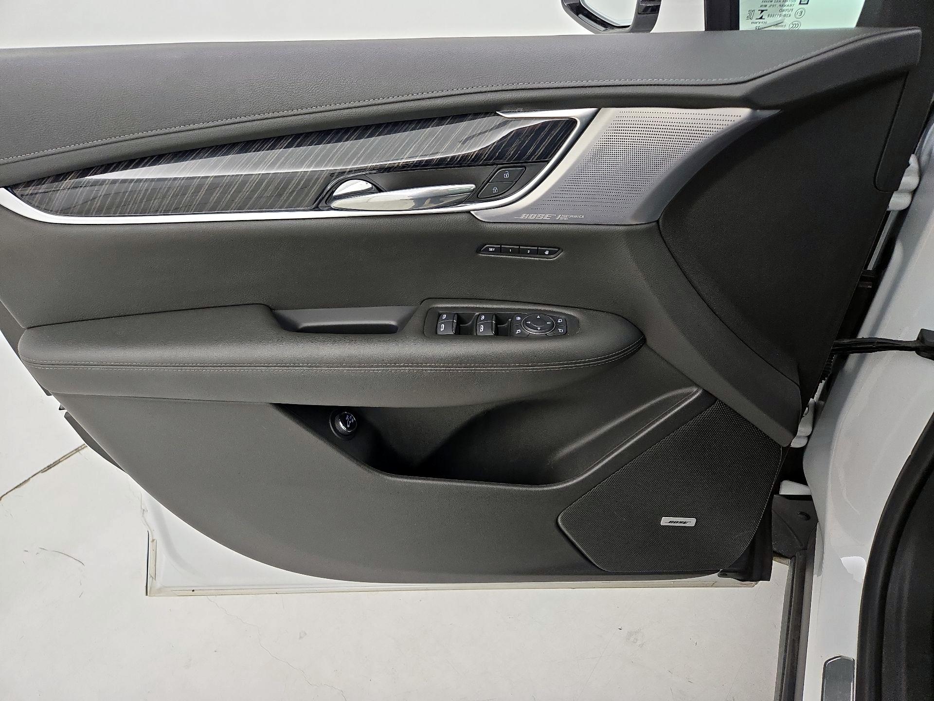 Thumbnail: 2023 Cadillac XT6 - 12