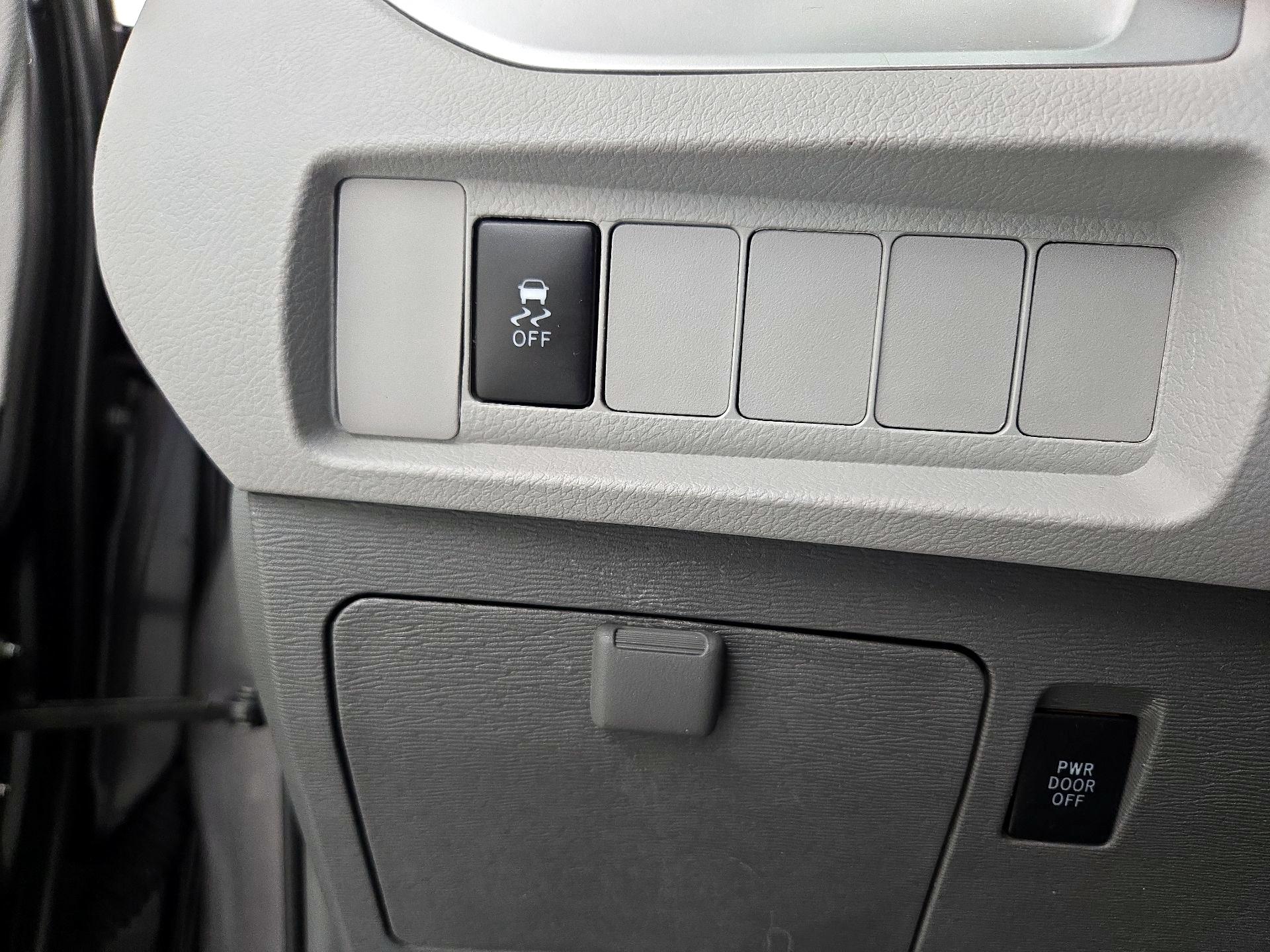 Thumbnail: 2017 Toyota Sienna - 13
